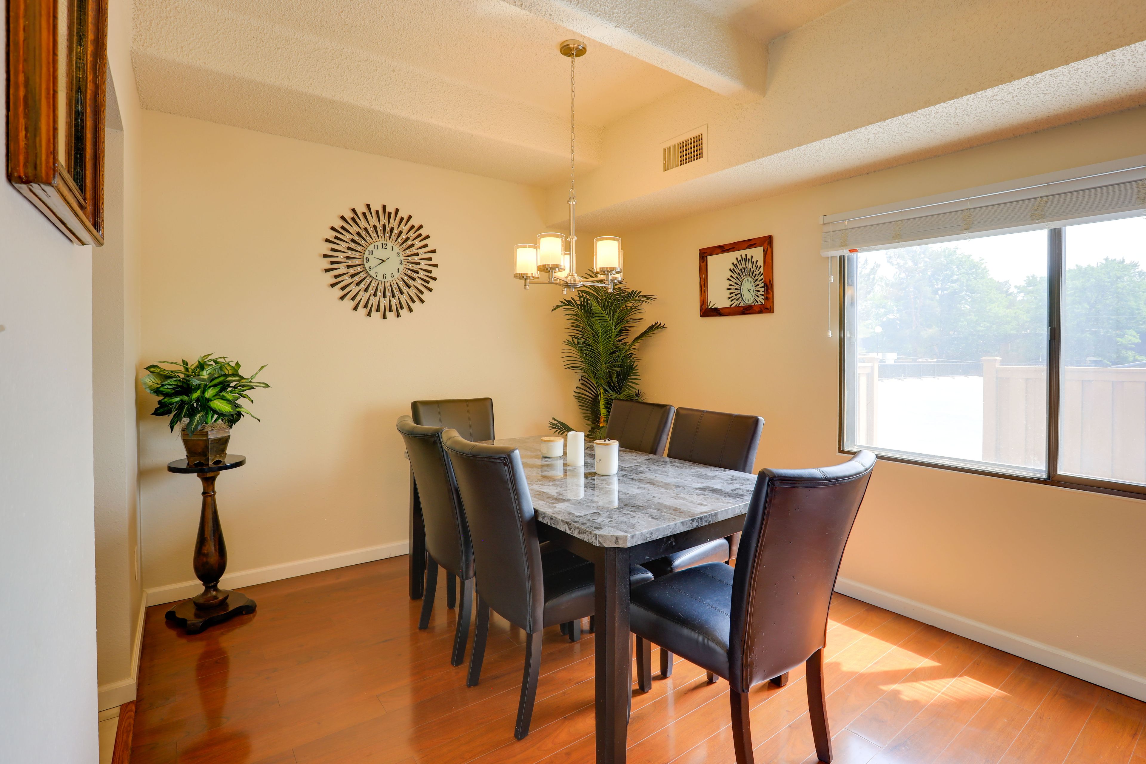 Dining Area | Dishes & Flatware Provided