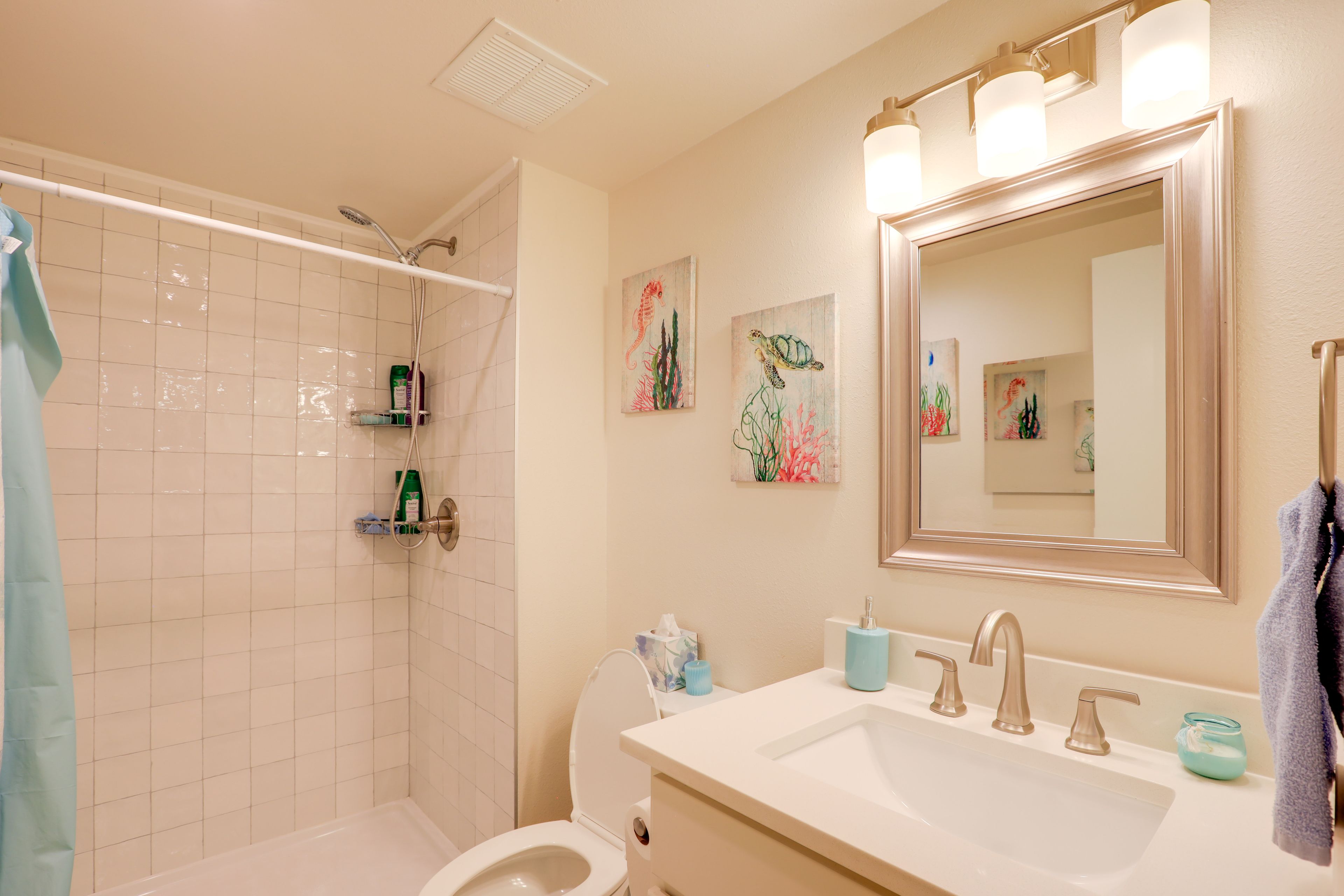 Full Bathroom | Towels & Linens Provided