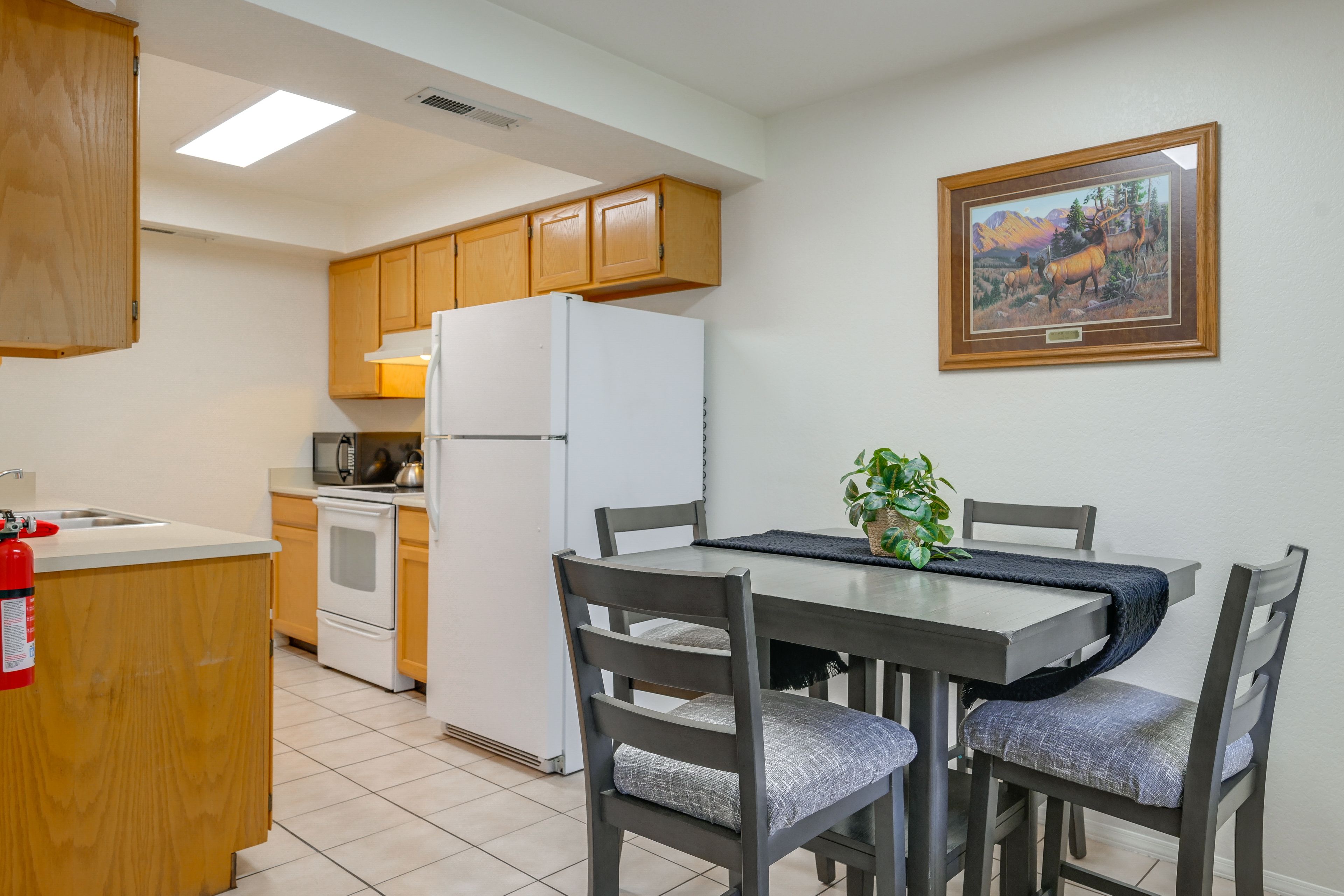 Kitchen & Dining Area