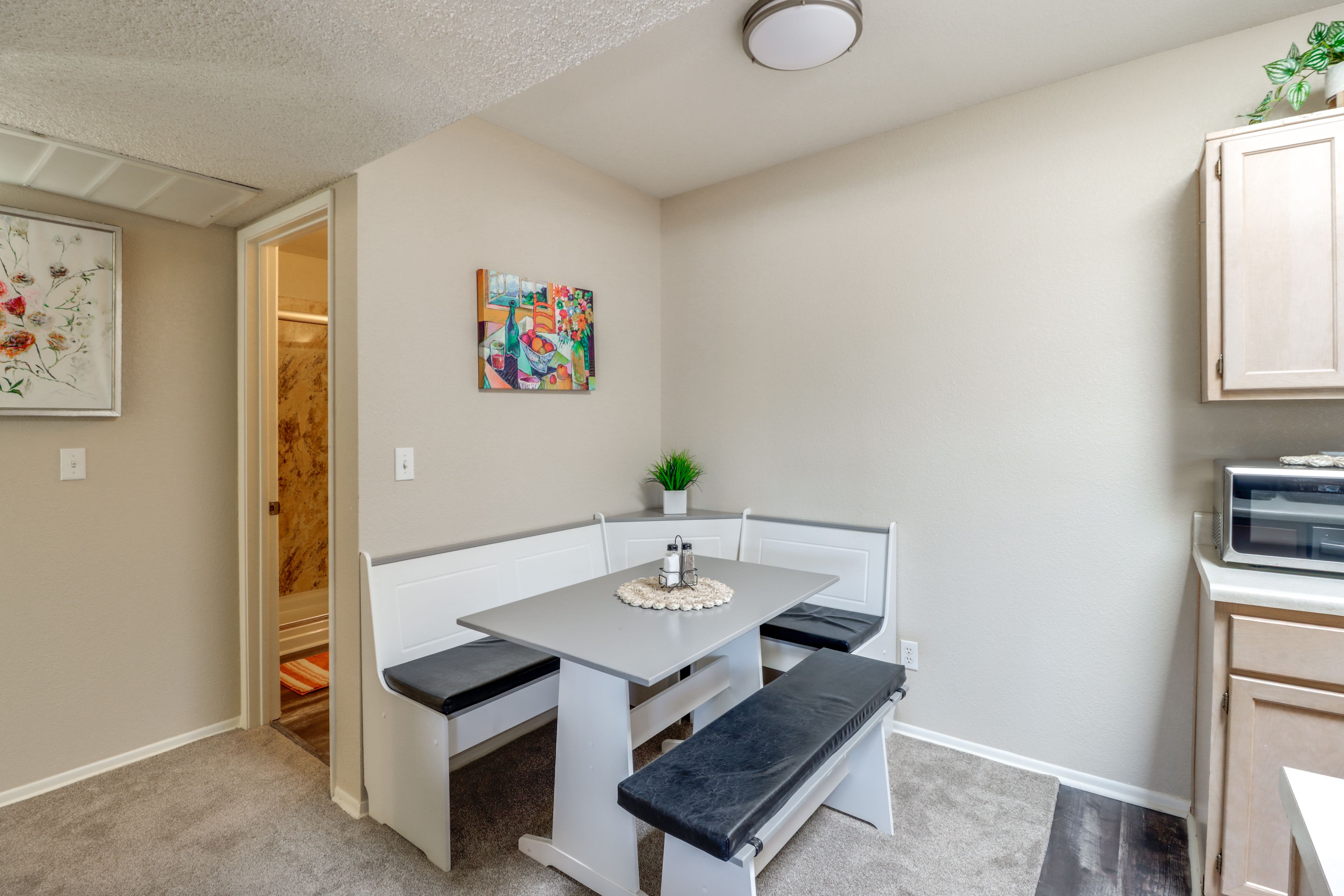 Dining Area | Dishes & Flatware Provided