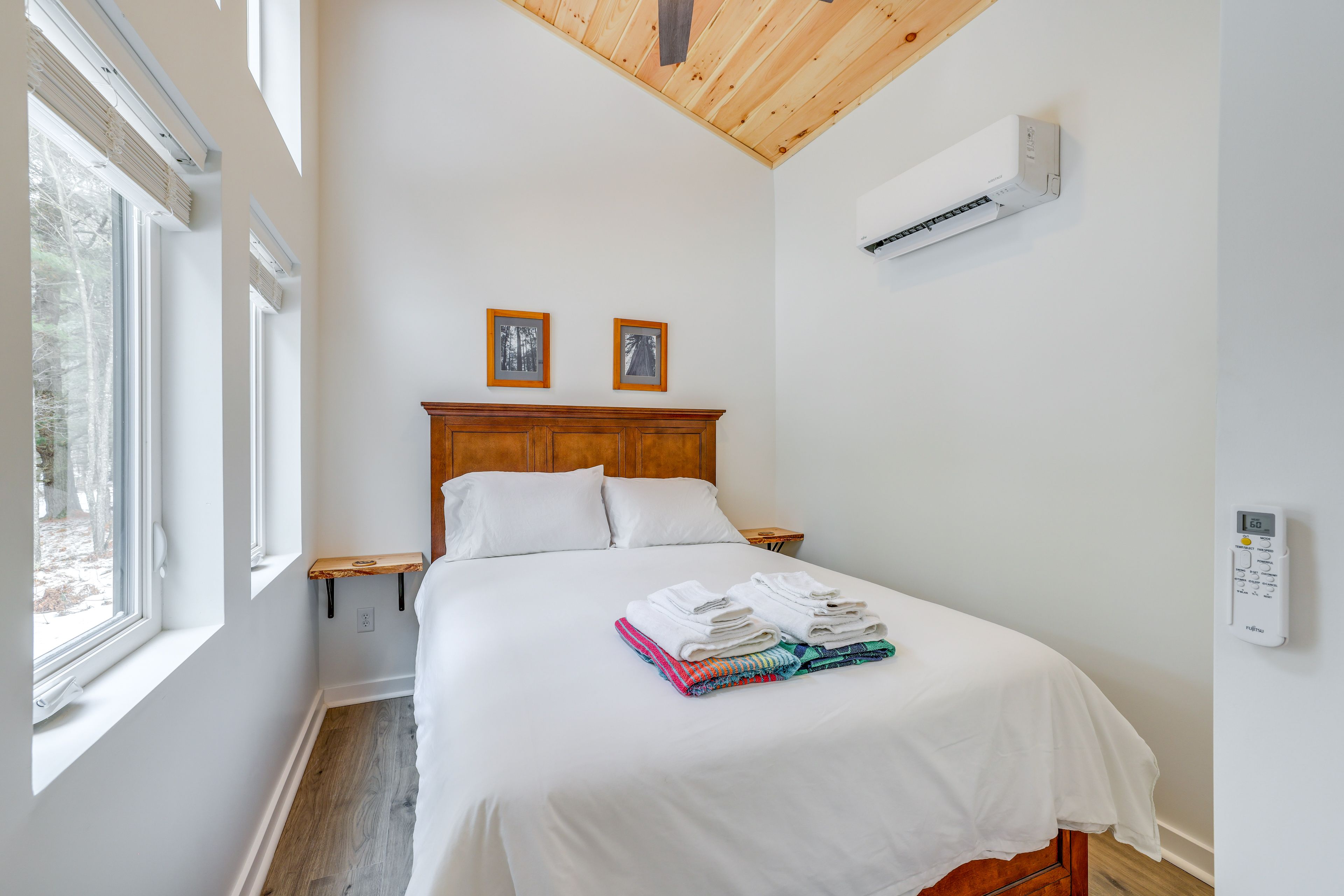 Bedroom 1 | Queen Bed