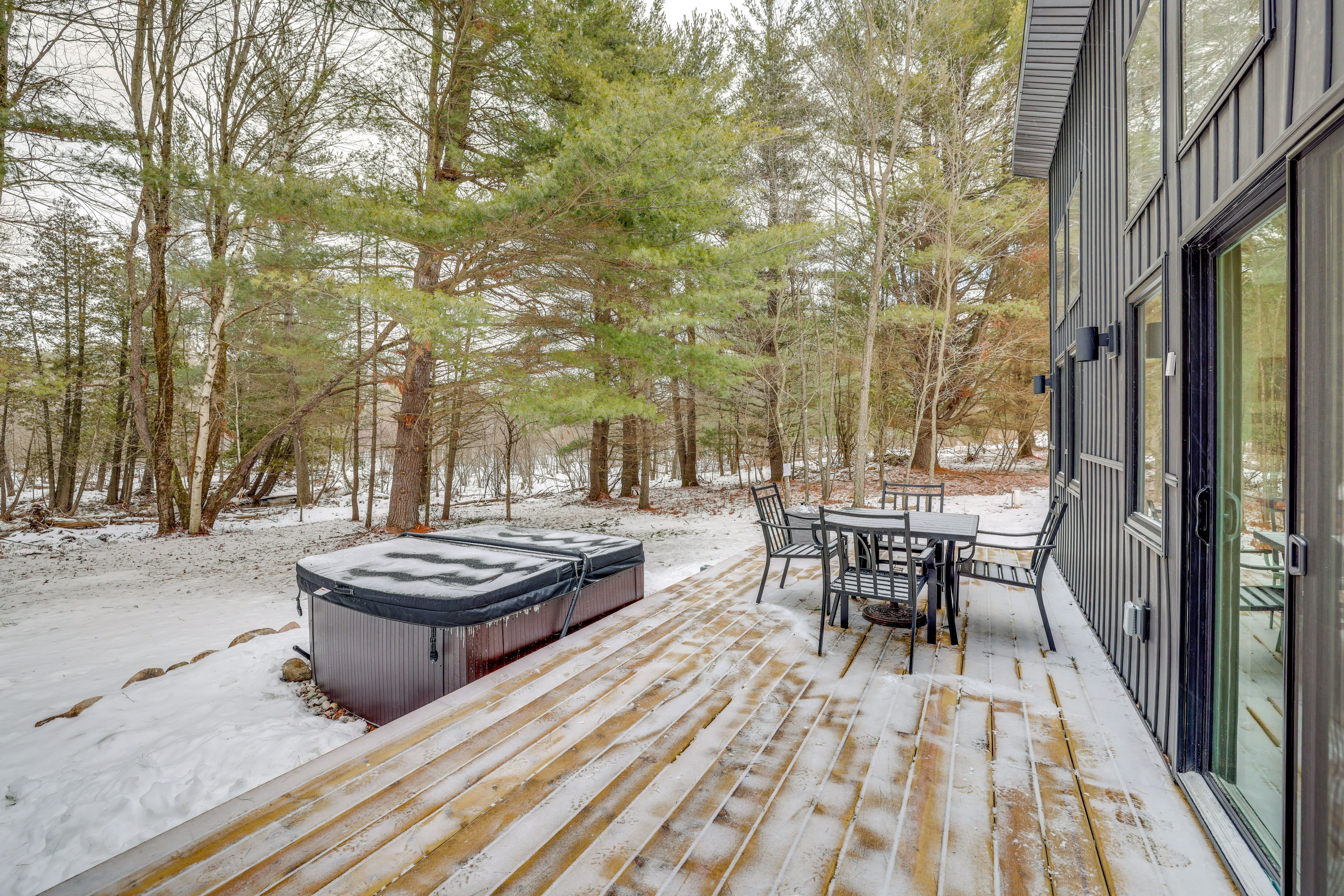 Creekview Comfort Cabin Exterior