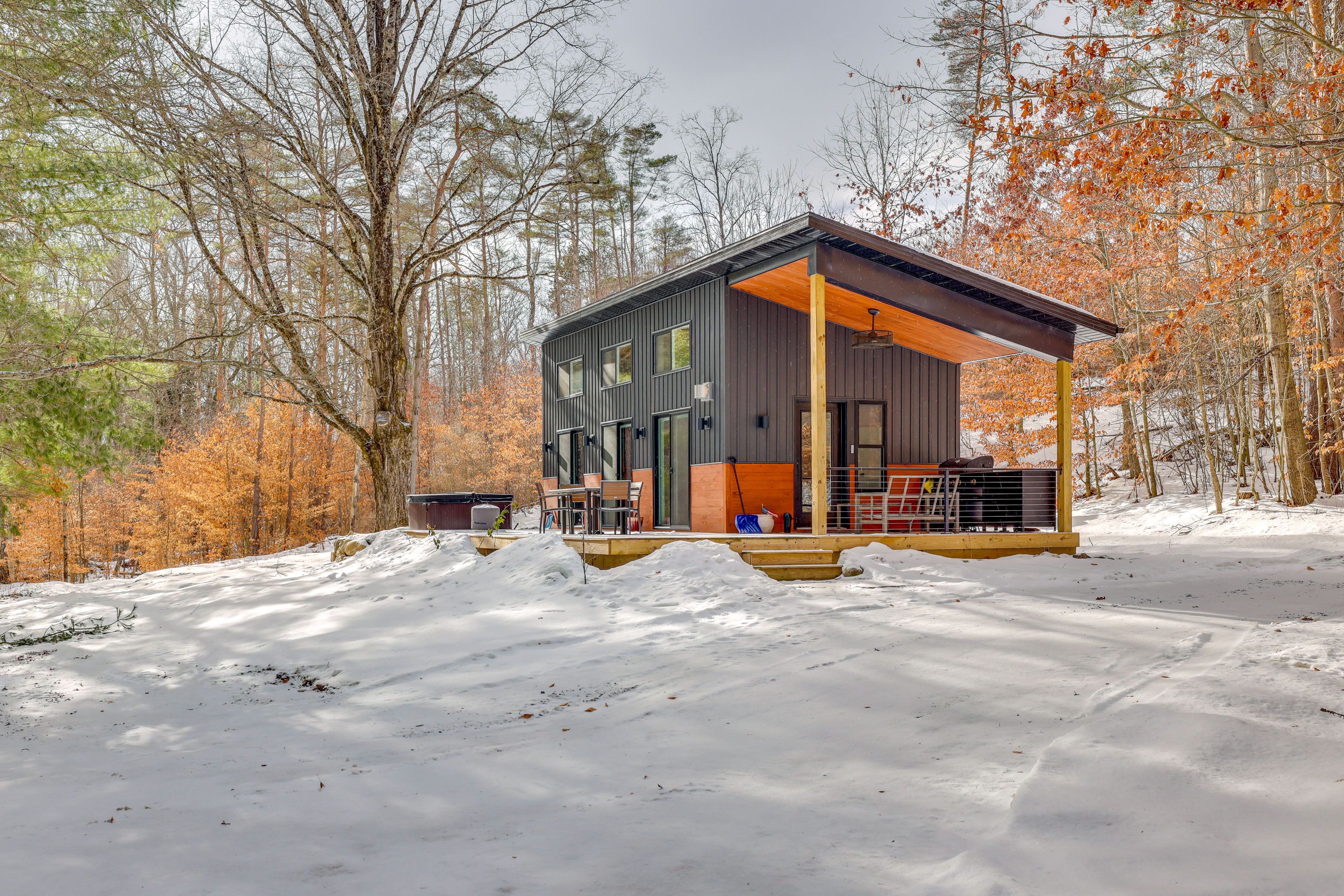 Wooded Comfort Cabin Exterior