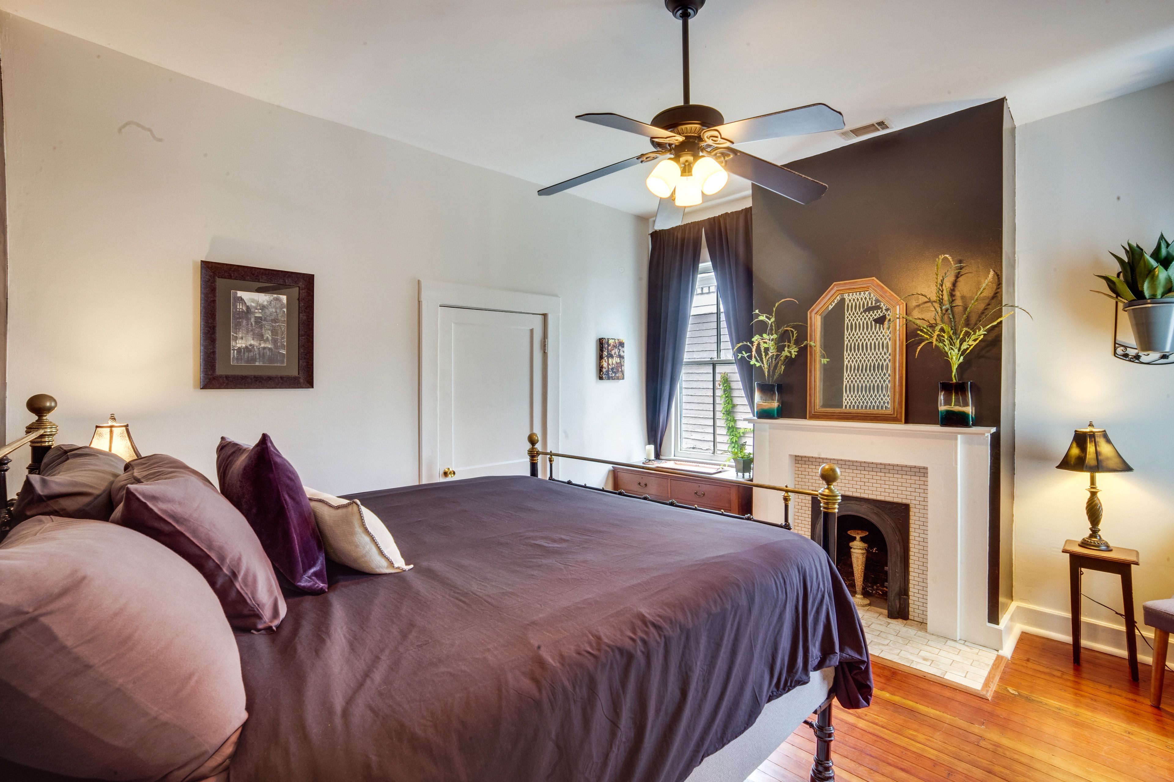 Bedroom 1 | King Bed