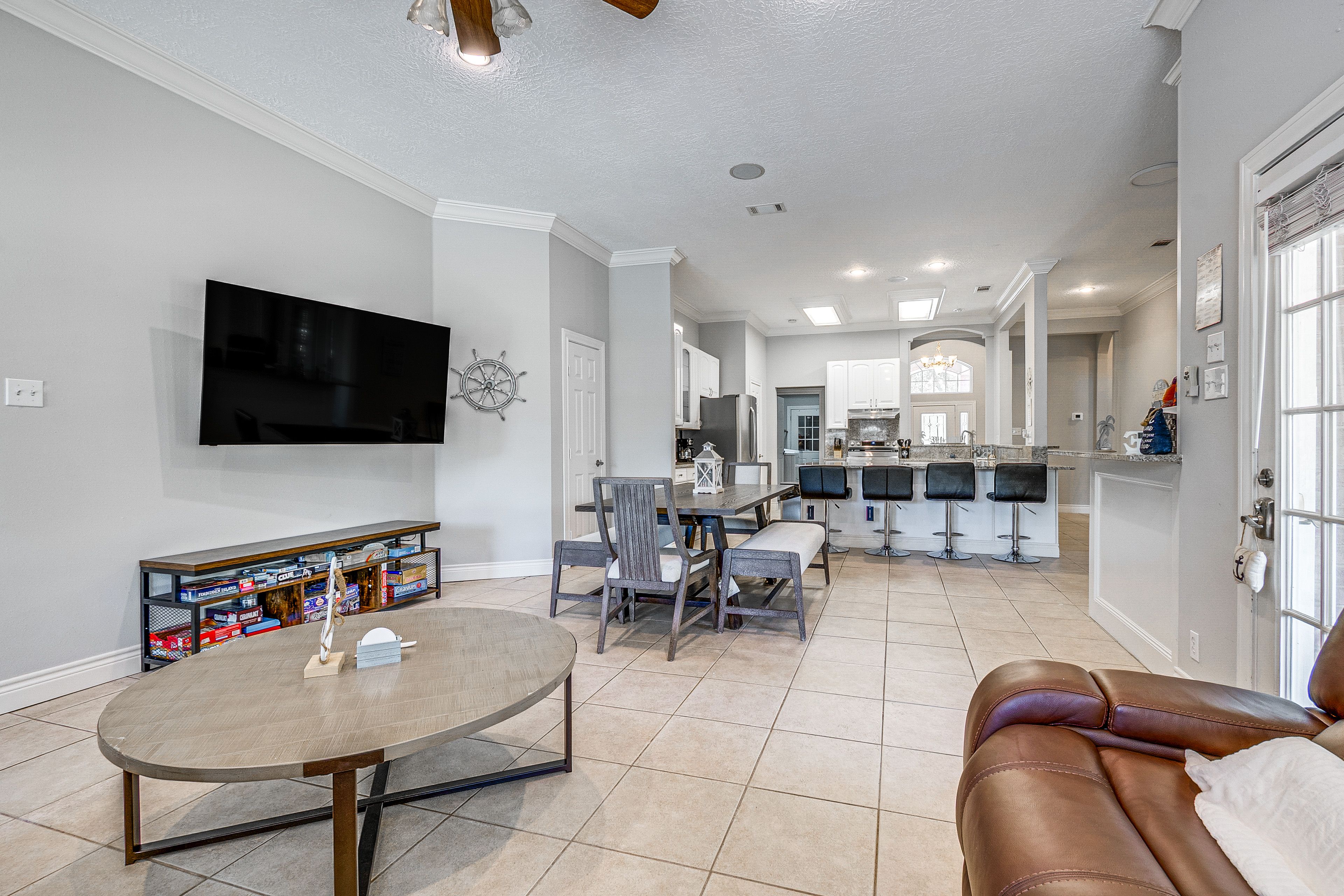 Living Room | Board Games | Smart TV