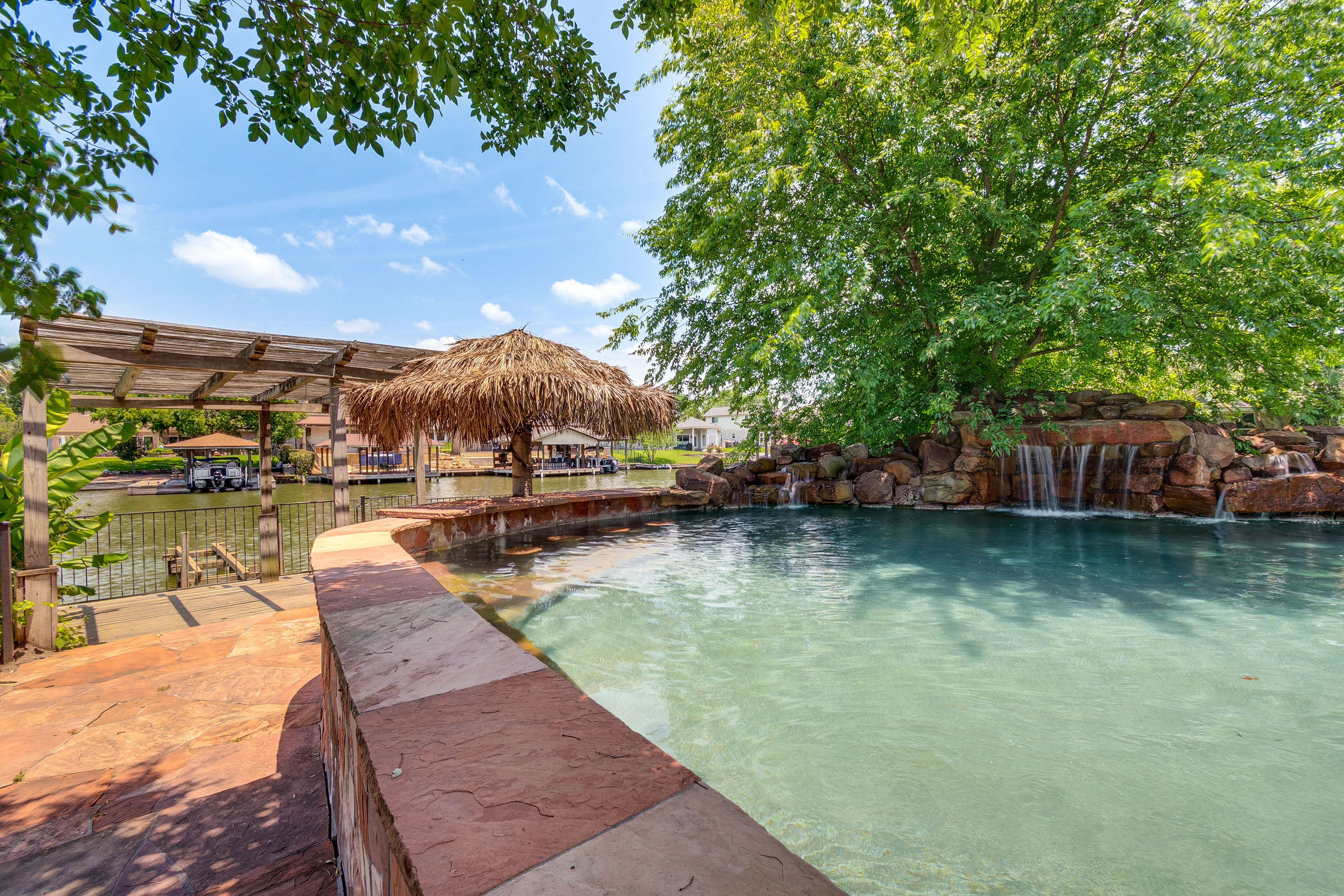 Willis Vacation Rental | 3BR | 3BA | 2,850 Sq Ft
