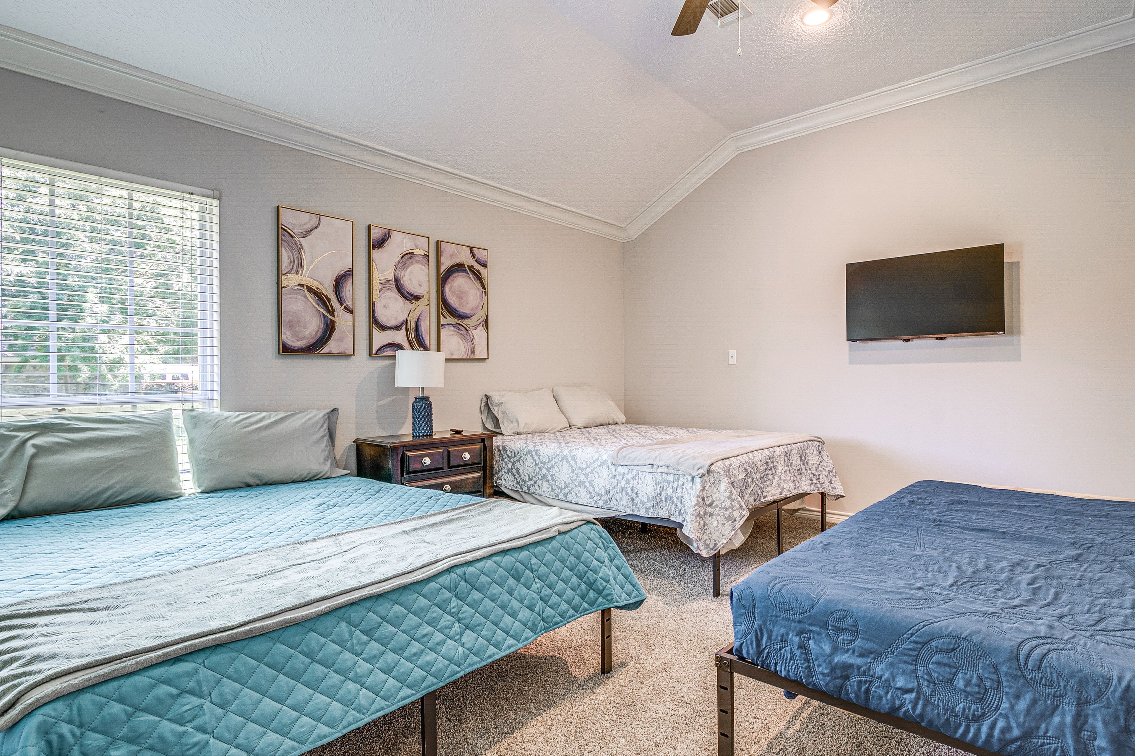Bedroom 2 | 2 Queen Beds | Twin Bed