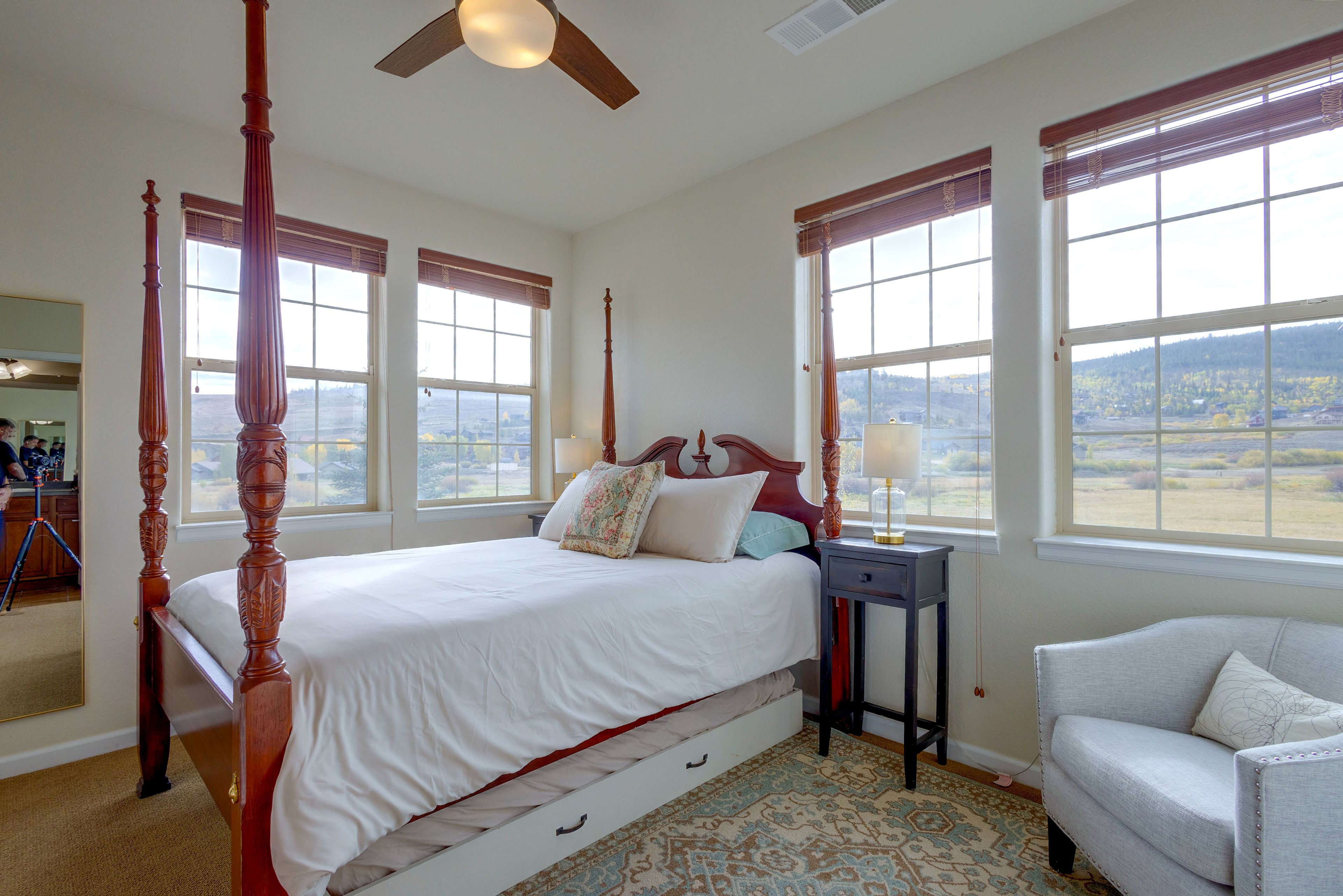 Bedroom | Queen Bed