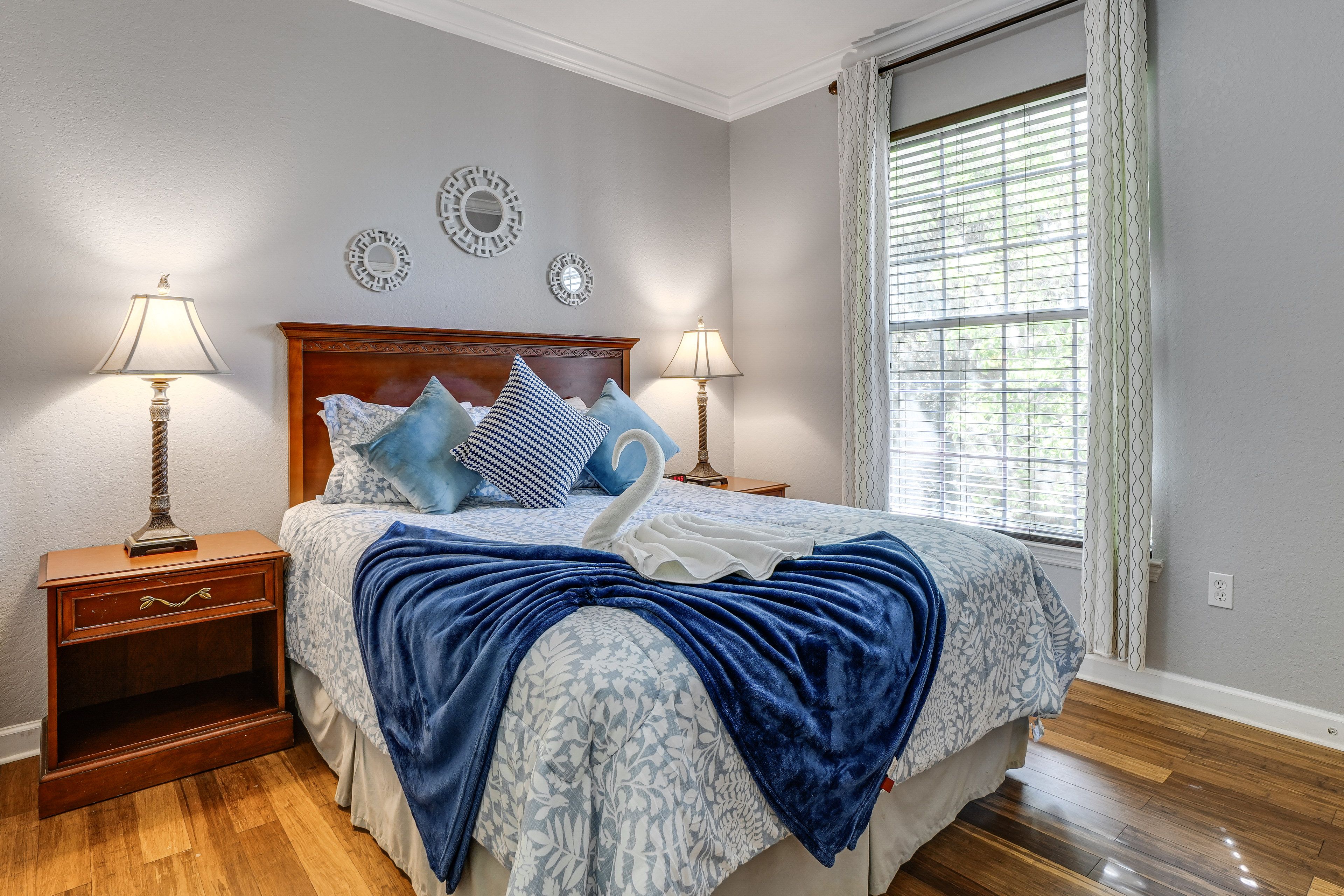 Bedroom 2 | Queen Bed