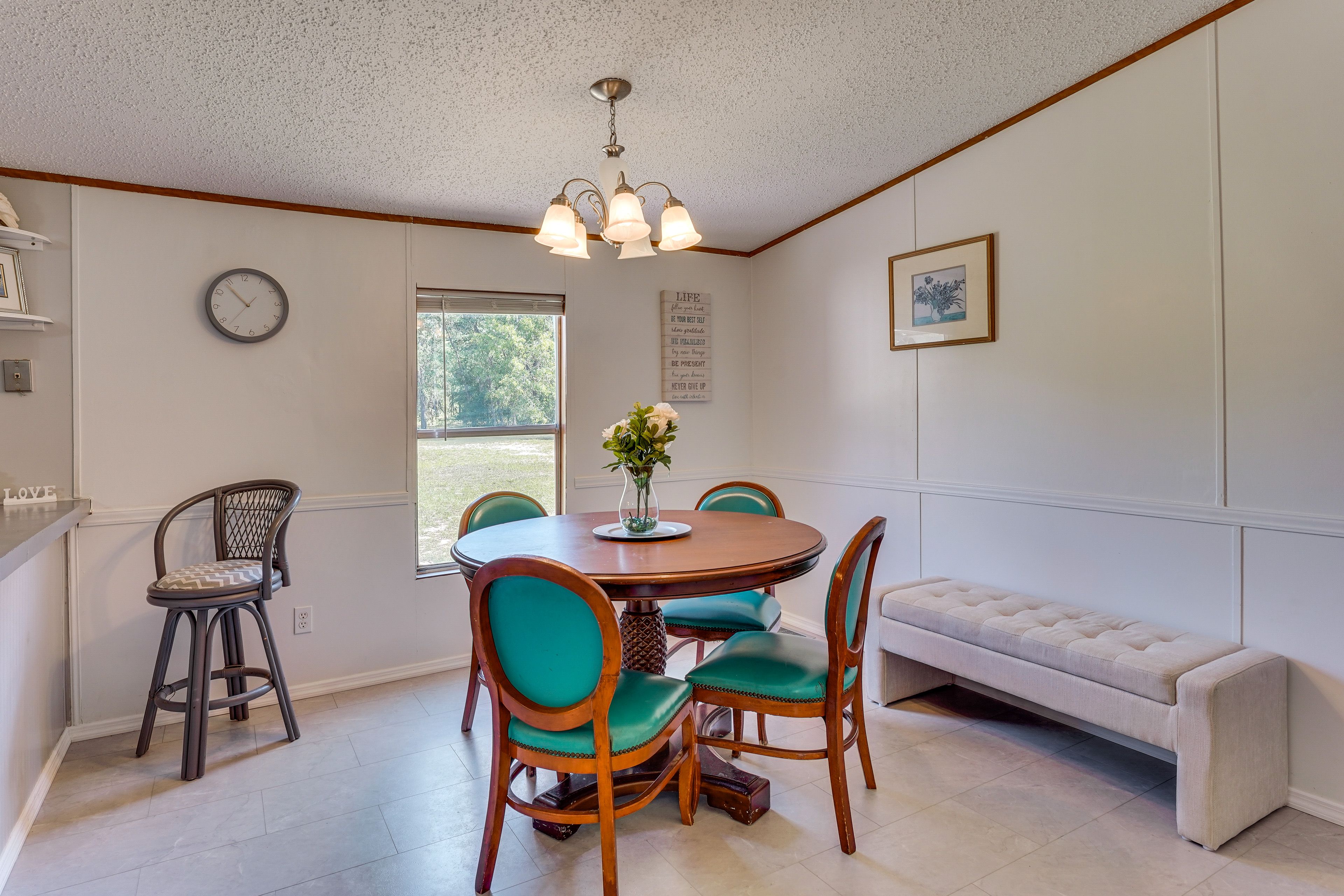 Dining Area | Dishware/Flatware Provided