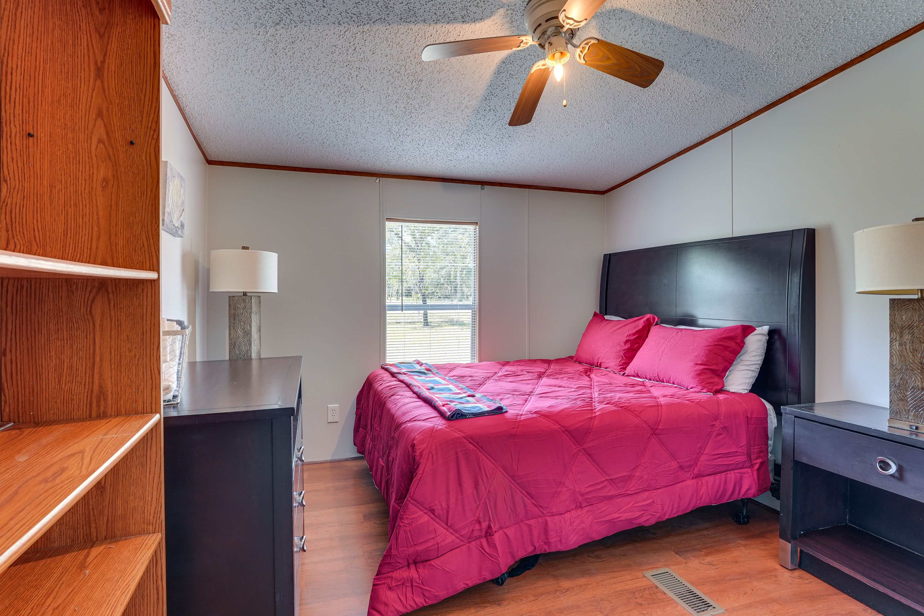 Bedroom 2 | Queen Bed
