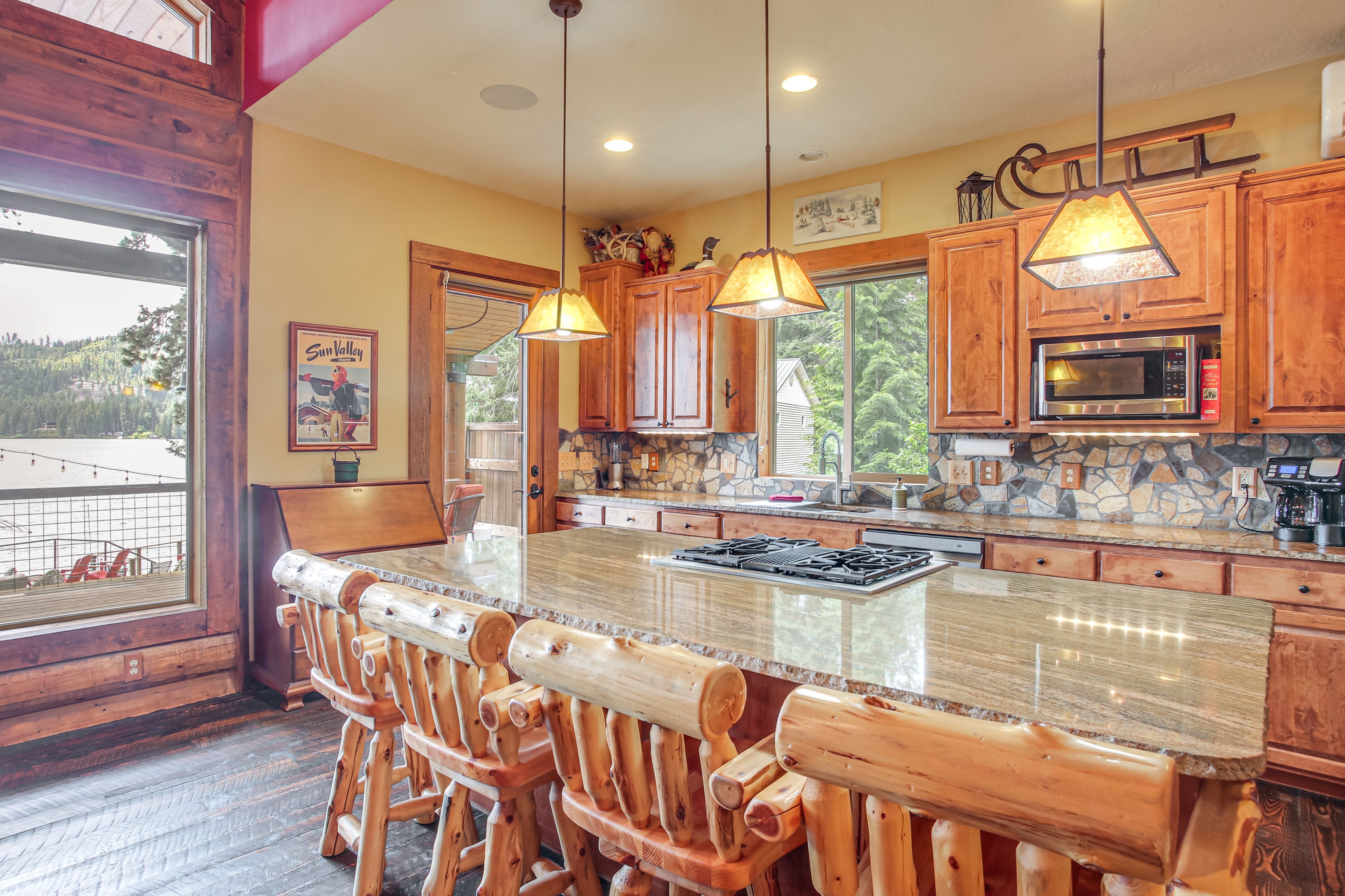 Kitchen | Main Level