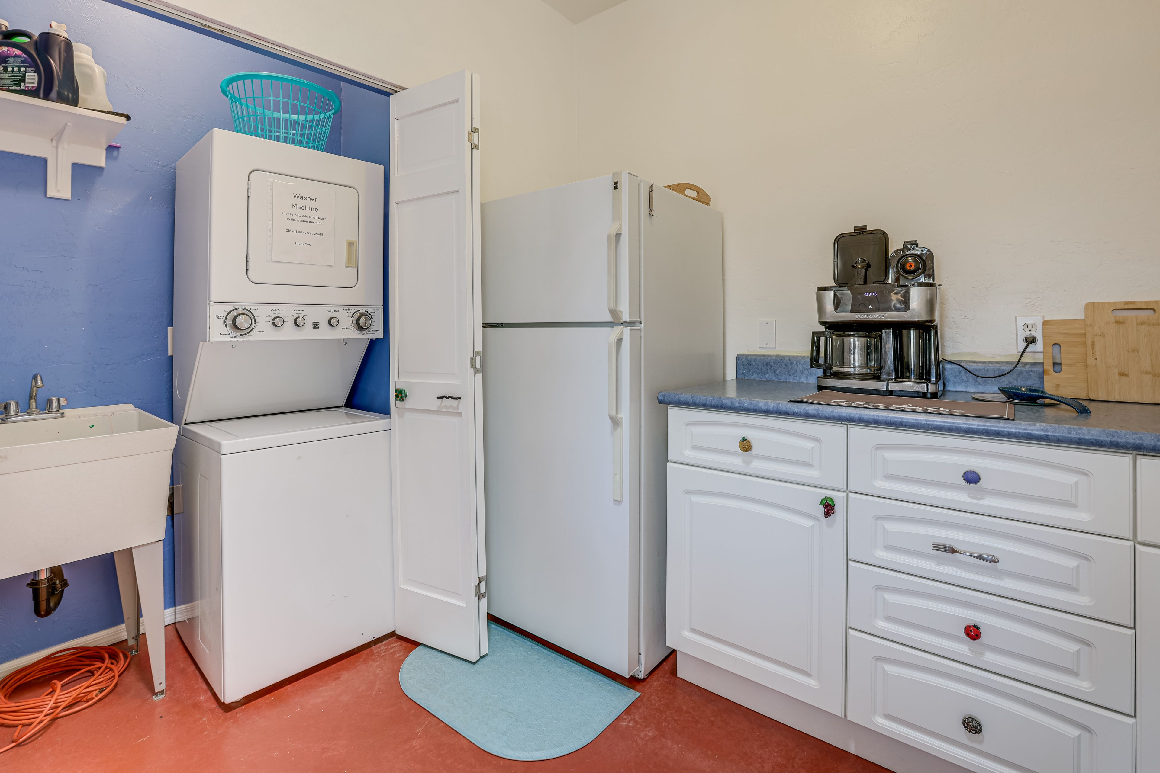 Kitchenette | Washer/Dryer
