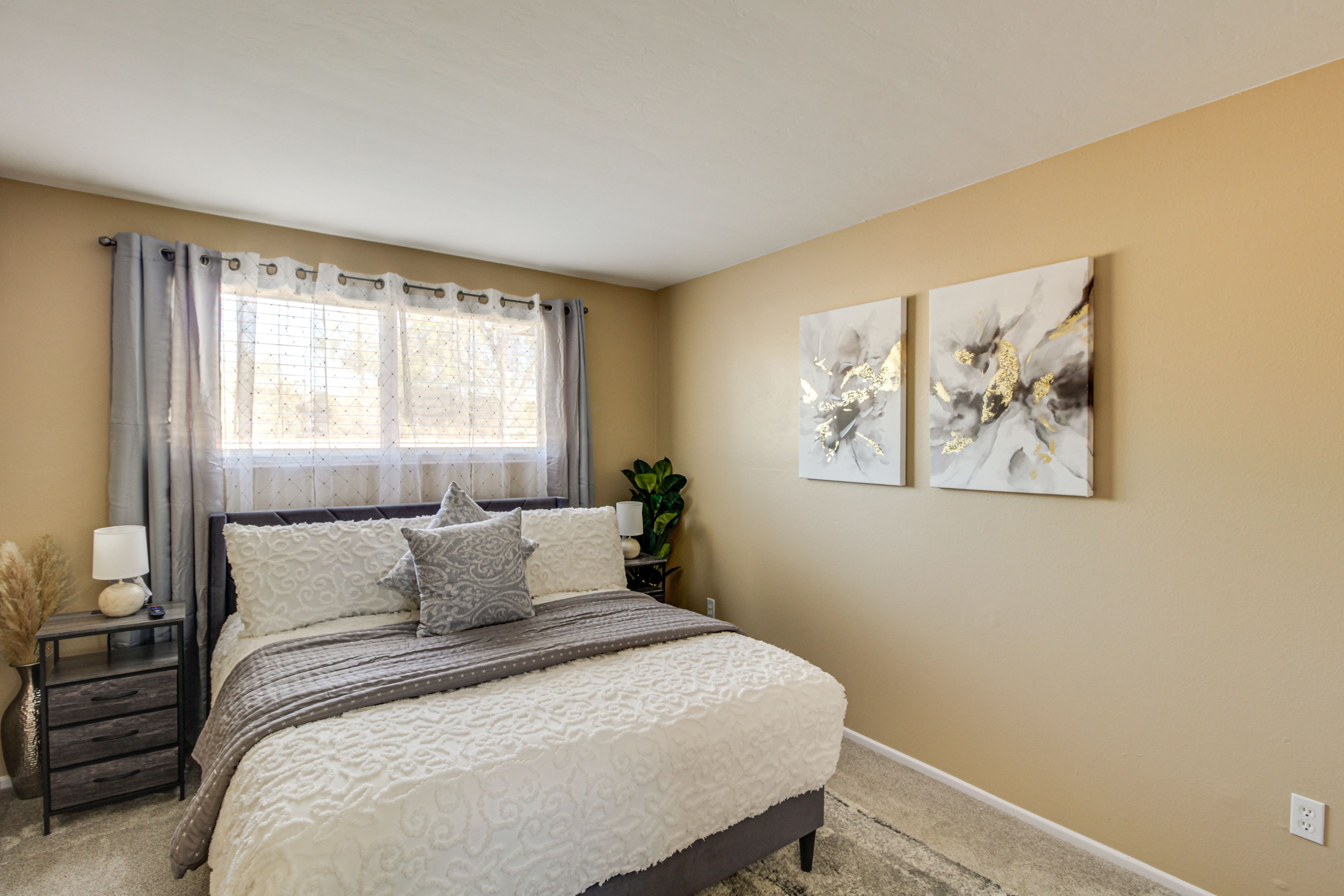 Bedroom 2 | Queen Bed