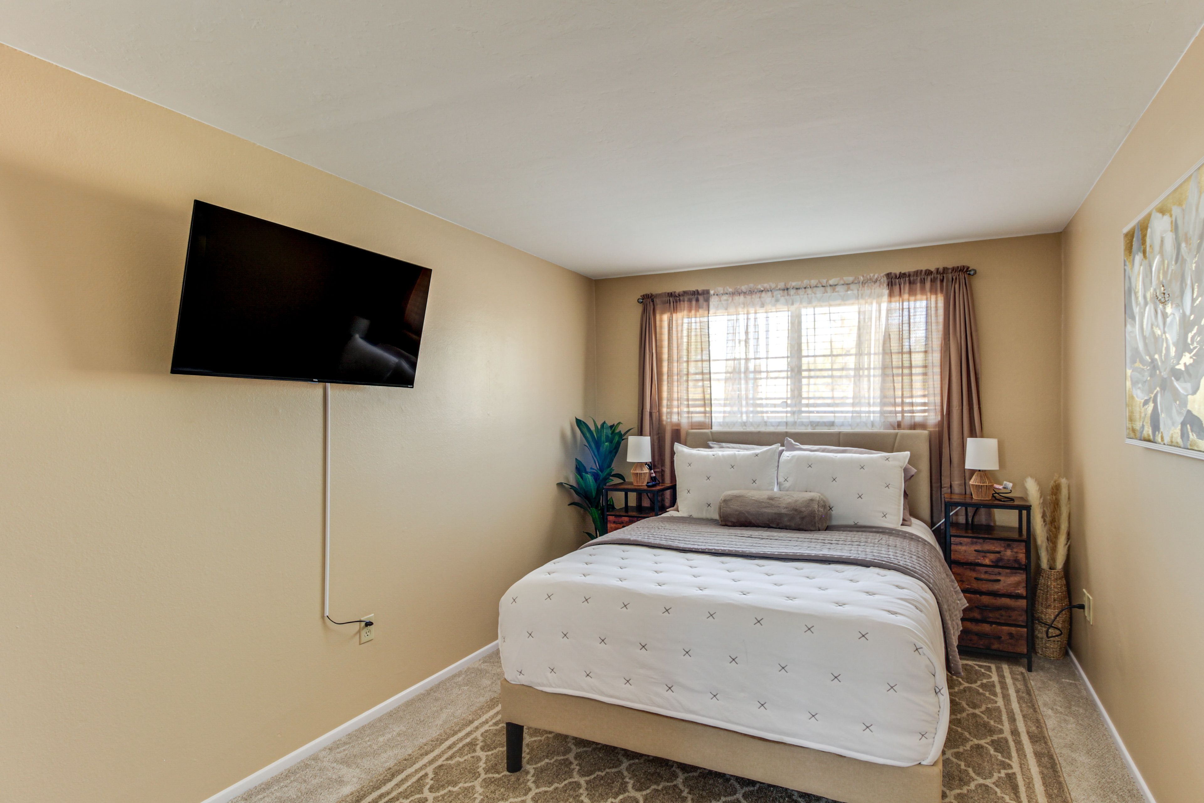 Bedroom 3 | Queen Bed