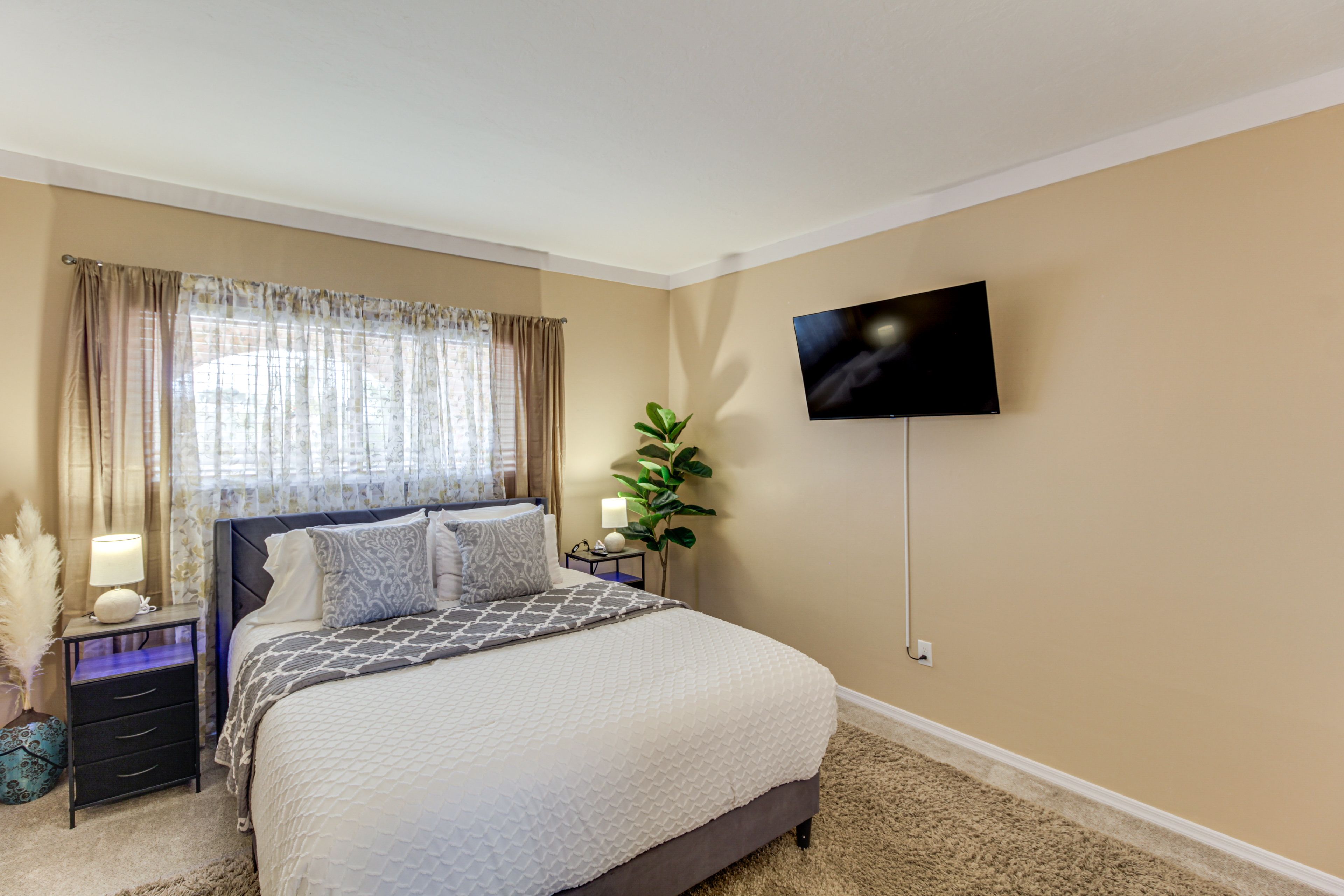 Bedroom 4 | Queen Bed