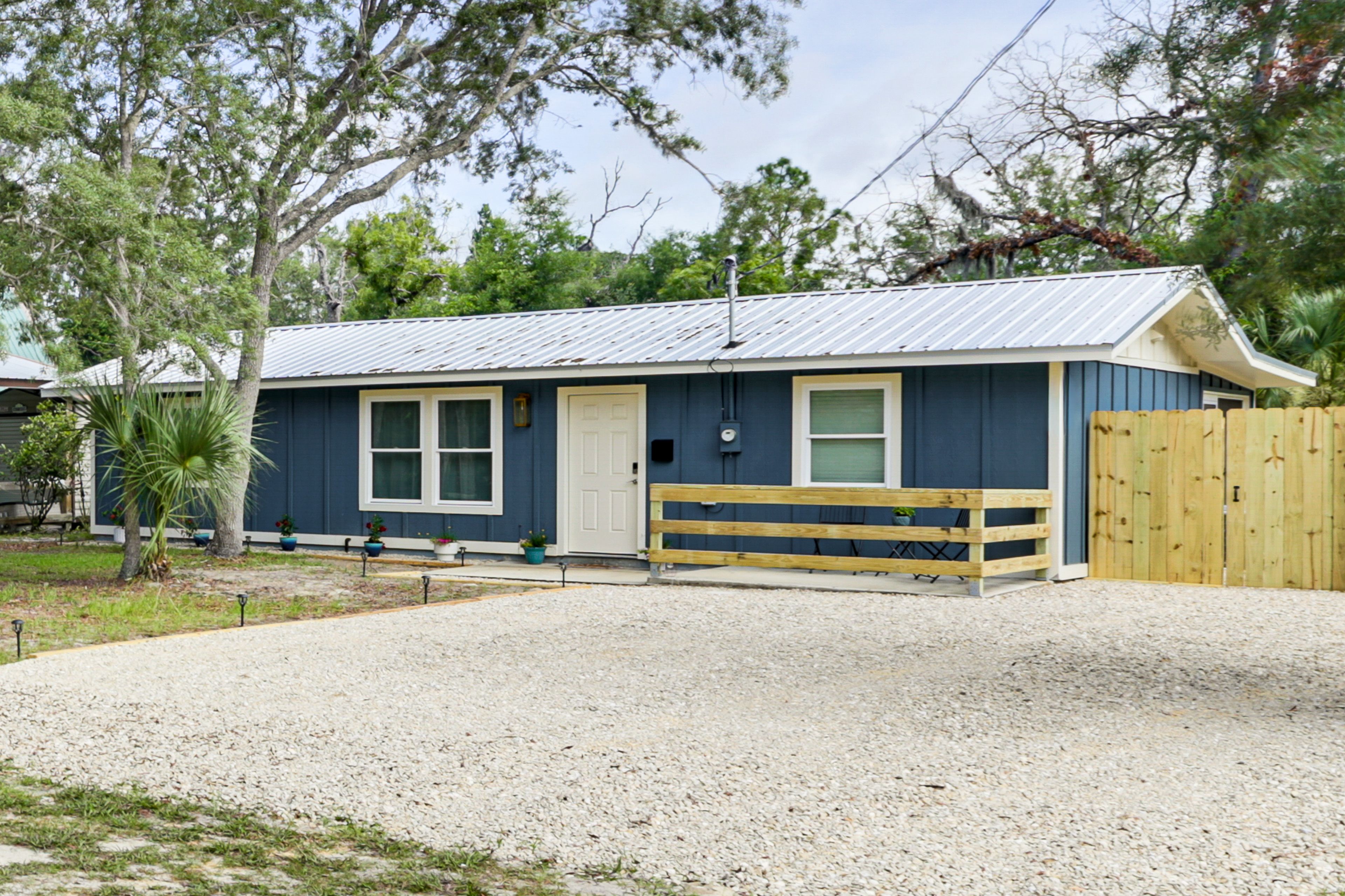 Driveway Parking | 4 Vehicles | 2 Vehicles w/ Trailers