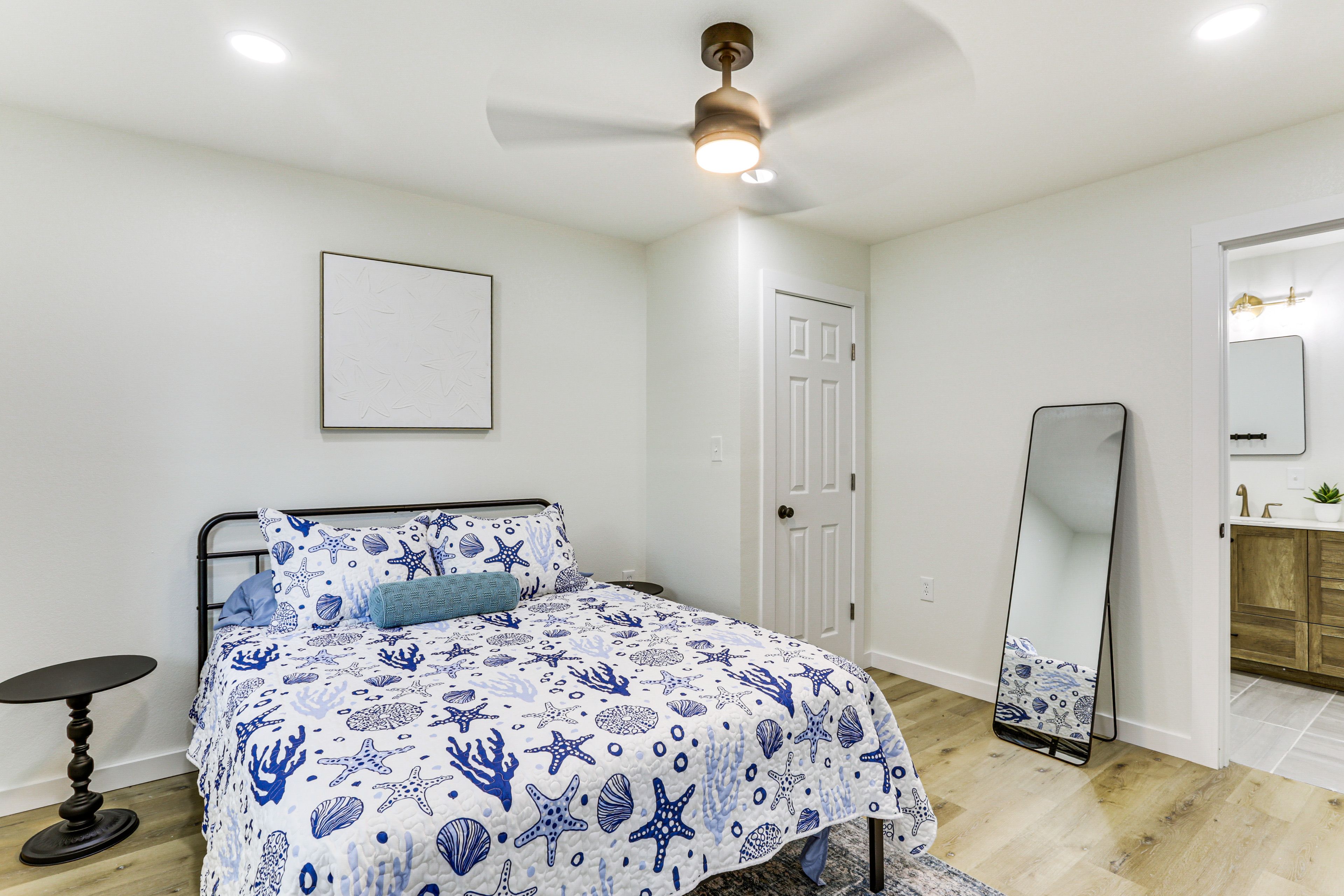 Bedroom 2 | Queen Bed