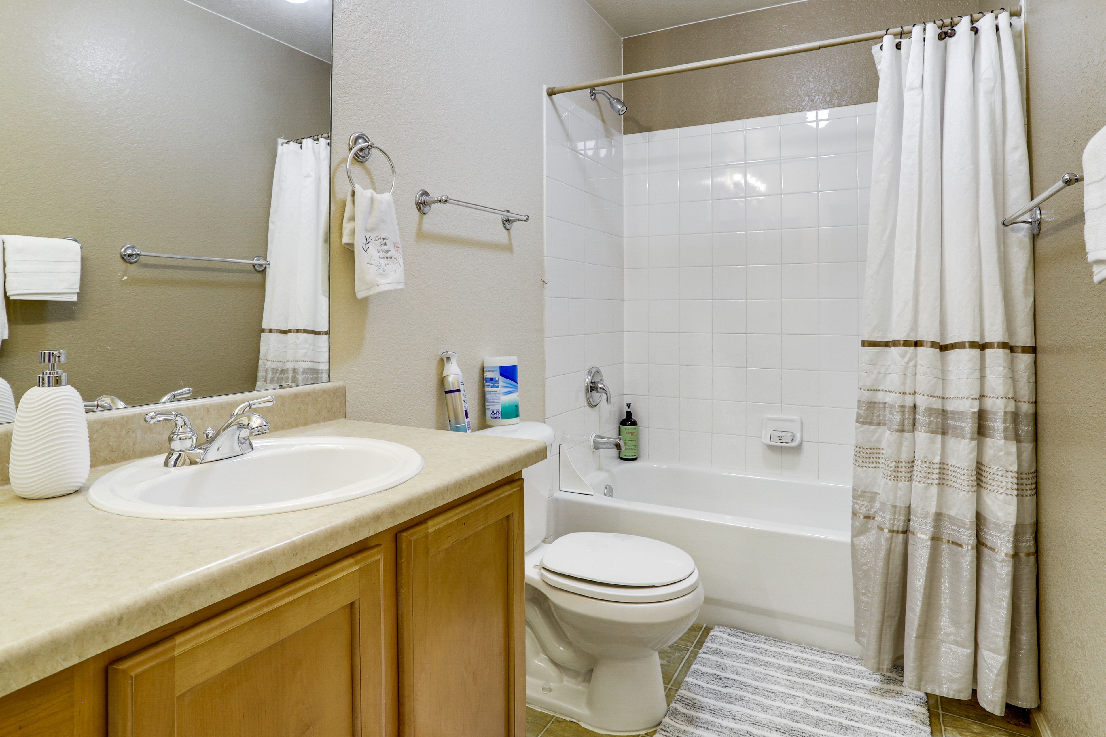 Full Bathroom | 2nd Floor