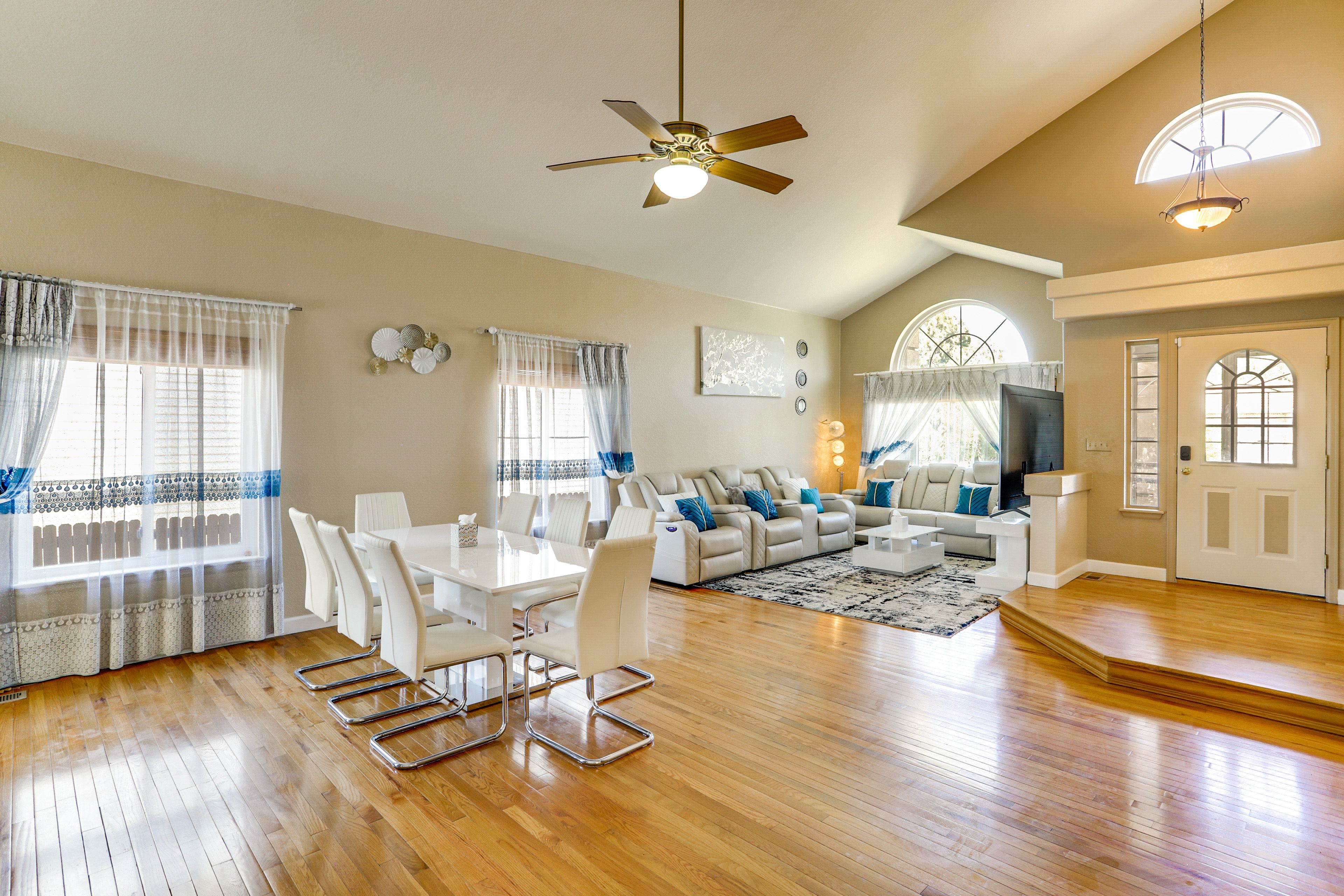 Interior | Open Floor Plan | Free WiFi
