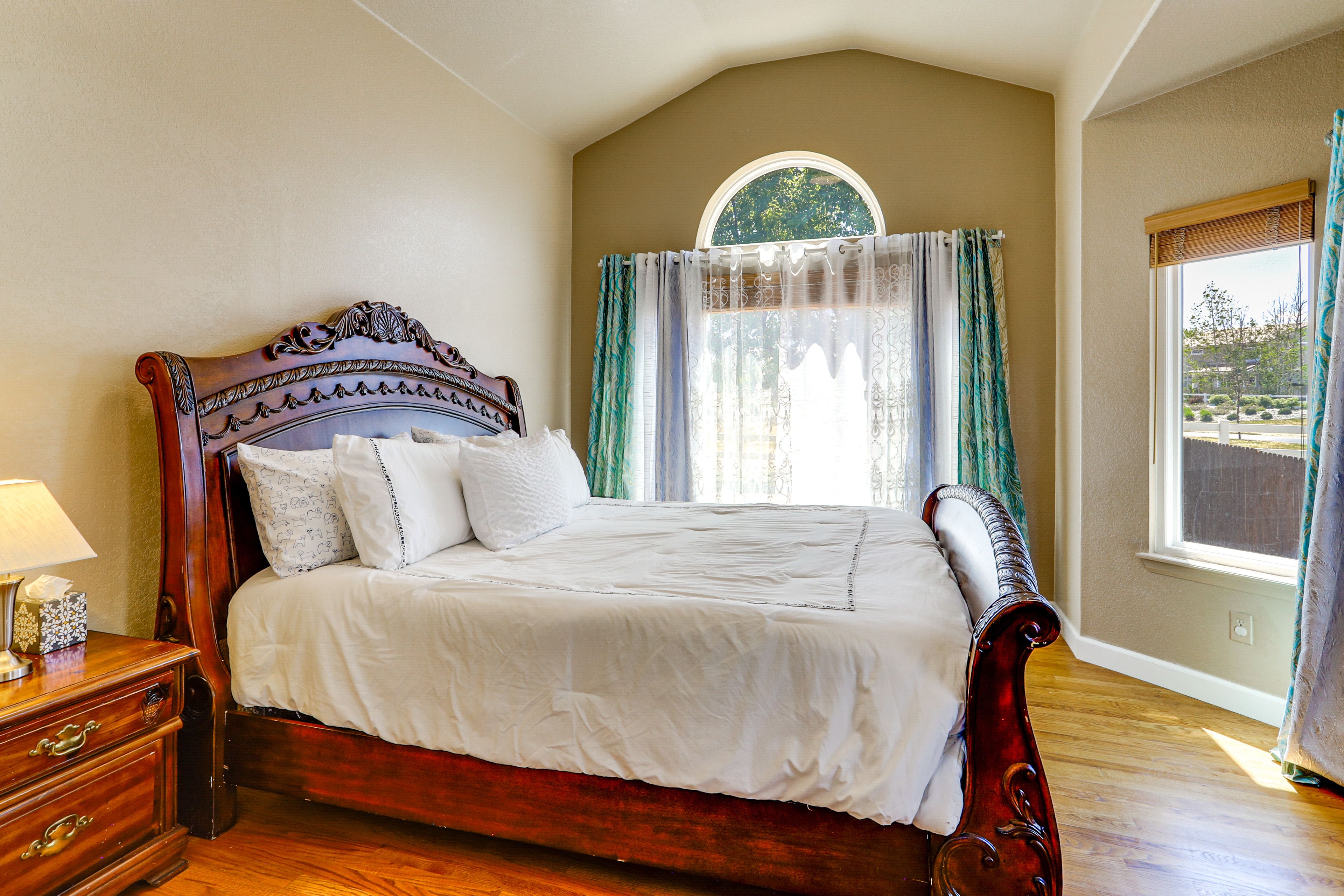 Bedroom 1 | King Bed | 1st Floor
