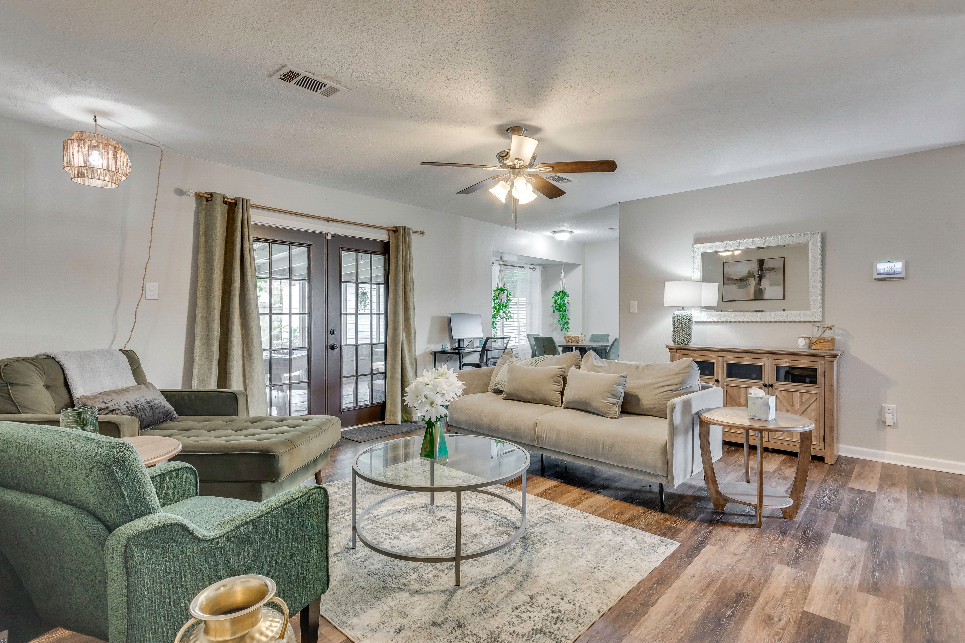 Living Room | Queen Sleeper Sofa