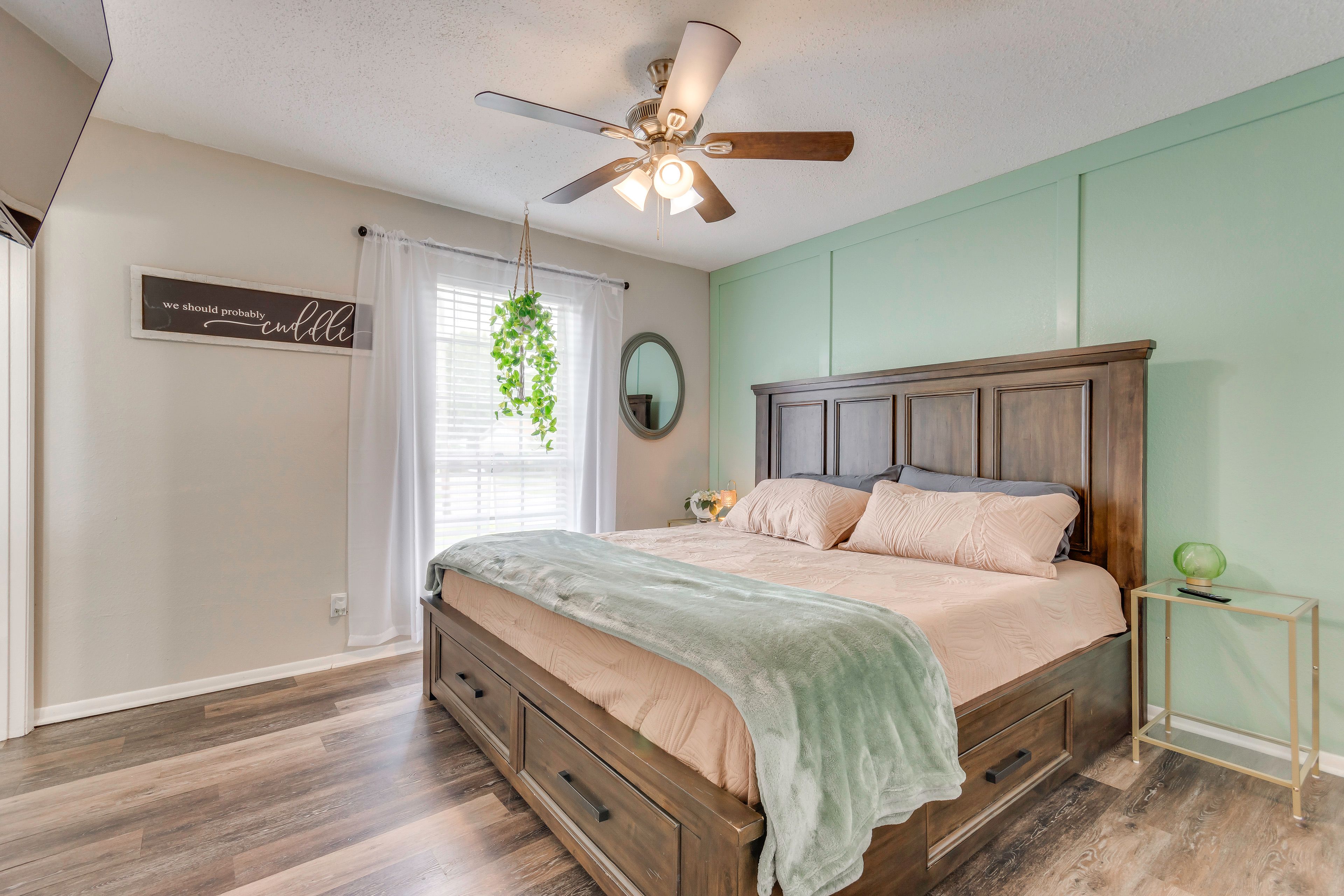 Bedroom 1 | King Bed
