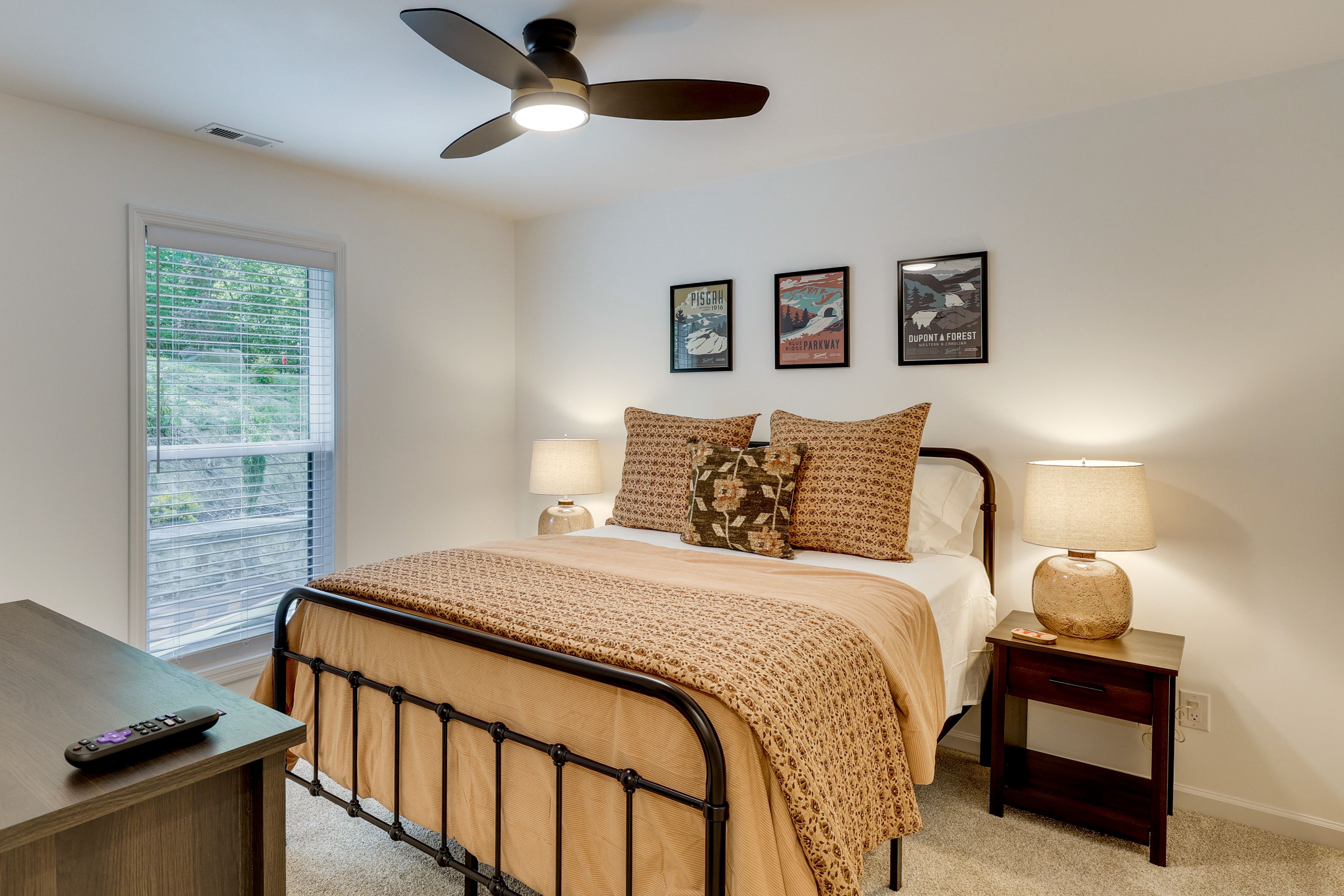 Bedroom 2 | Queen Bed