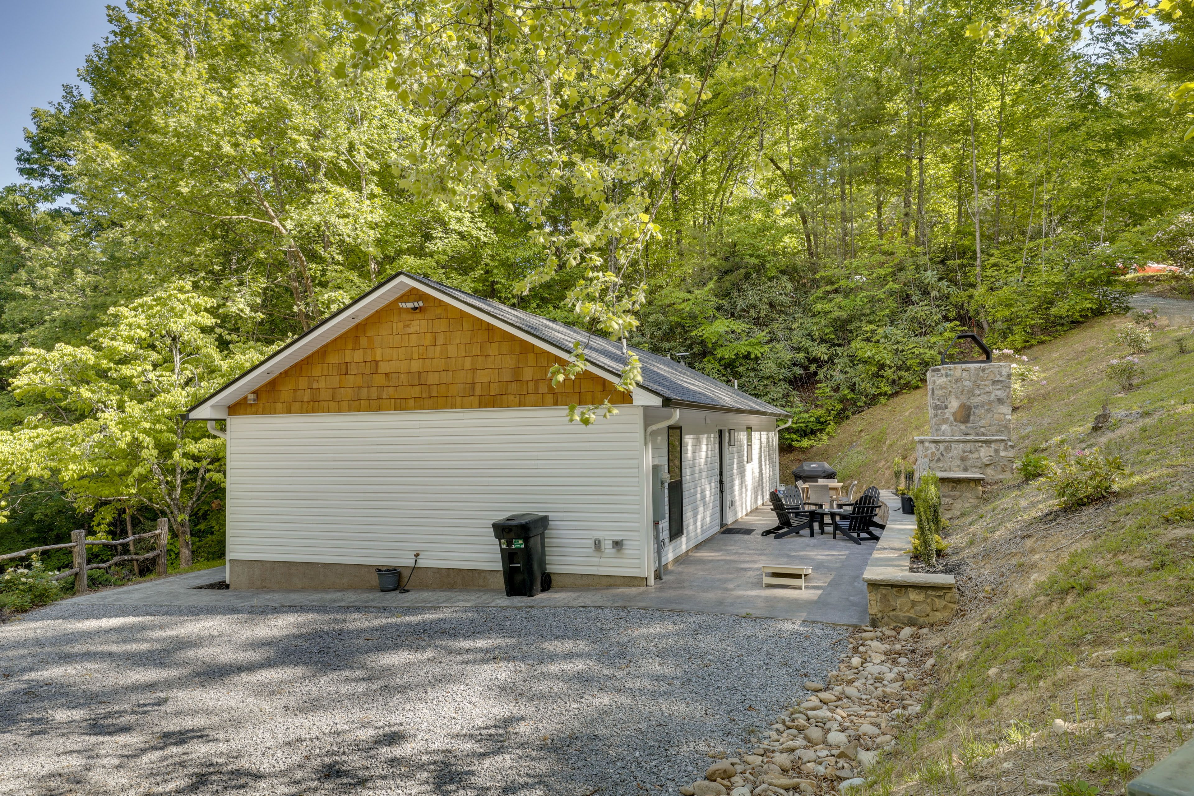 Parking | Gravel Driveway & Fenced Area (4 Vehicles)