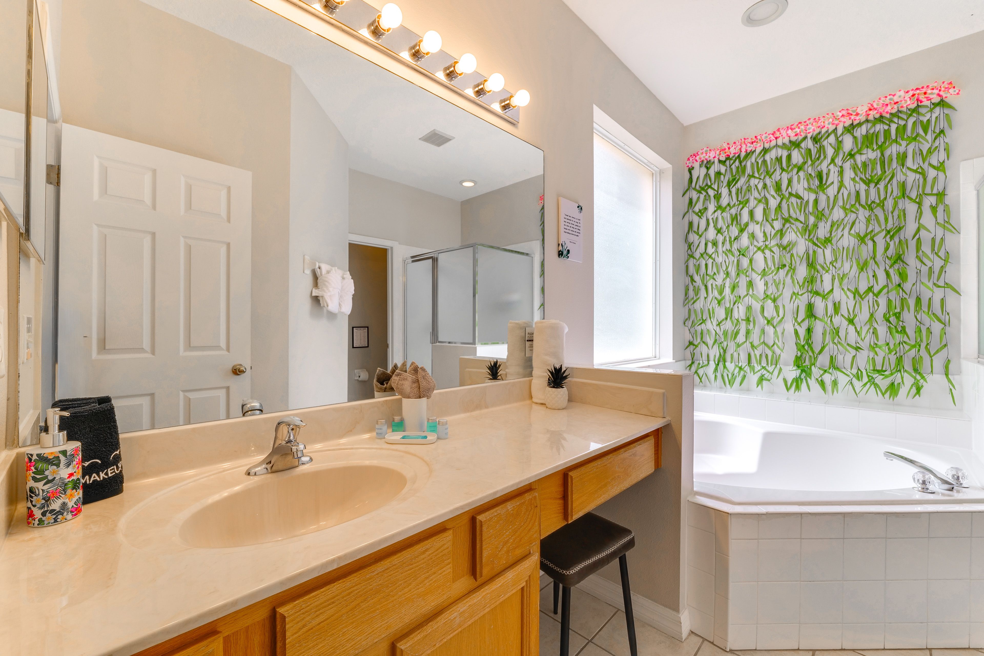 En-Suite Bathroom | 1st Floor