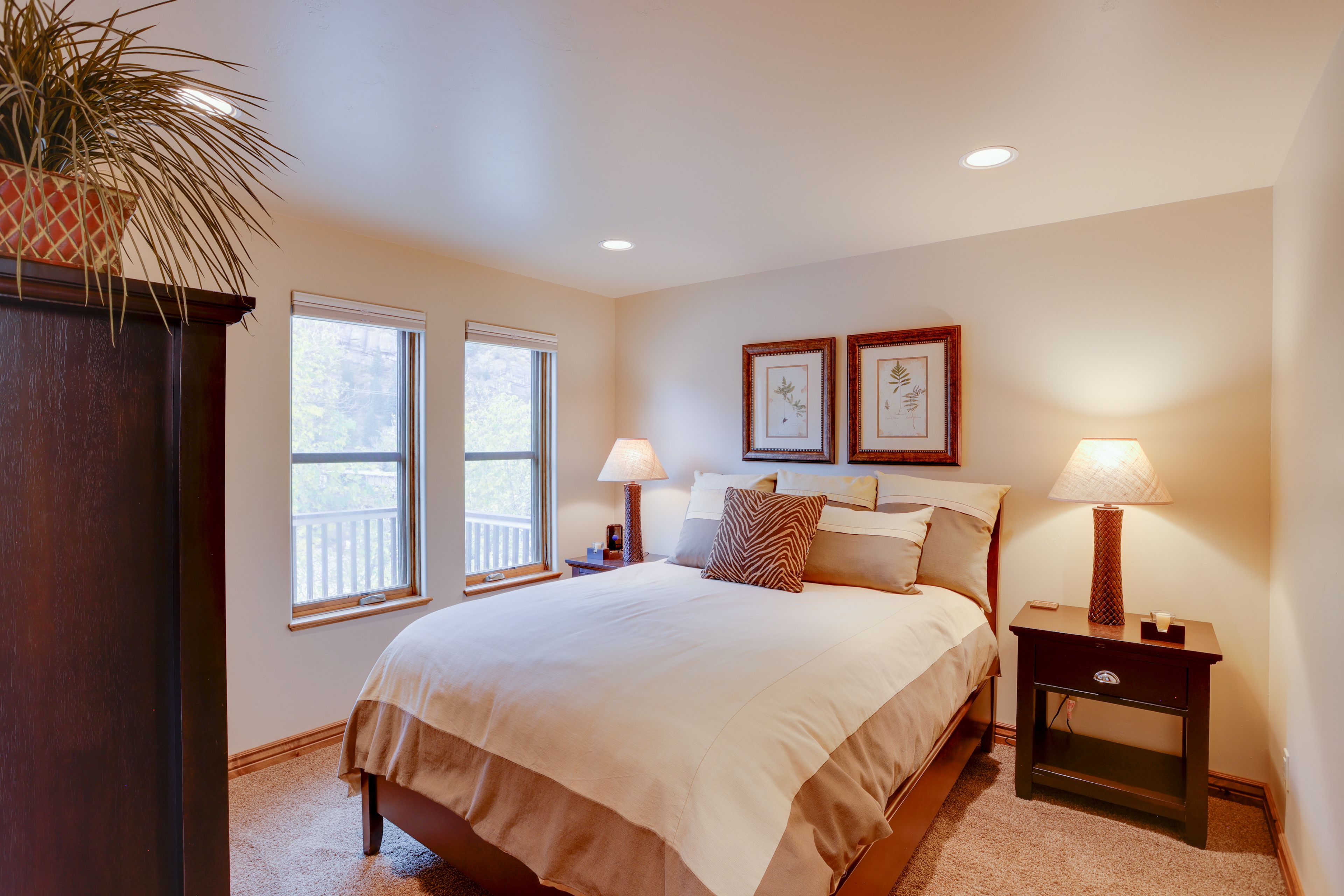 Bedroom 1 | Unit 1 | Queen Bed