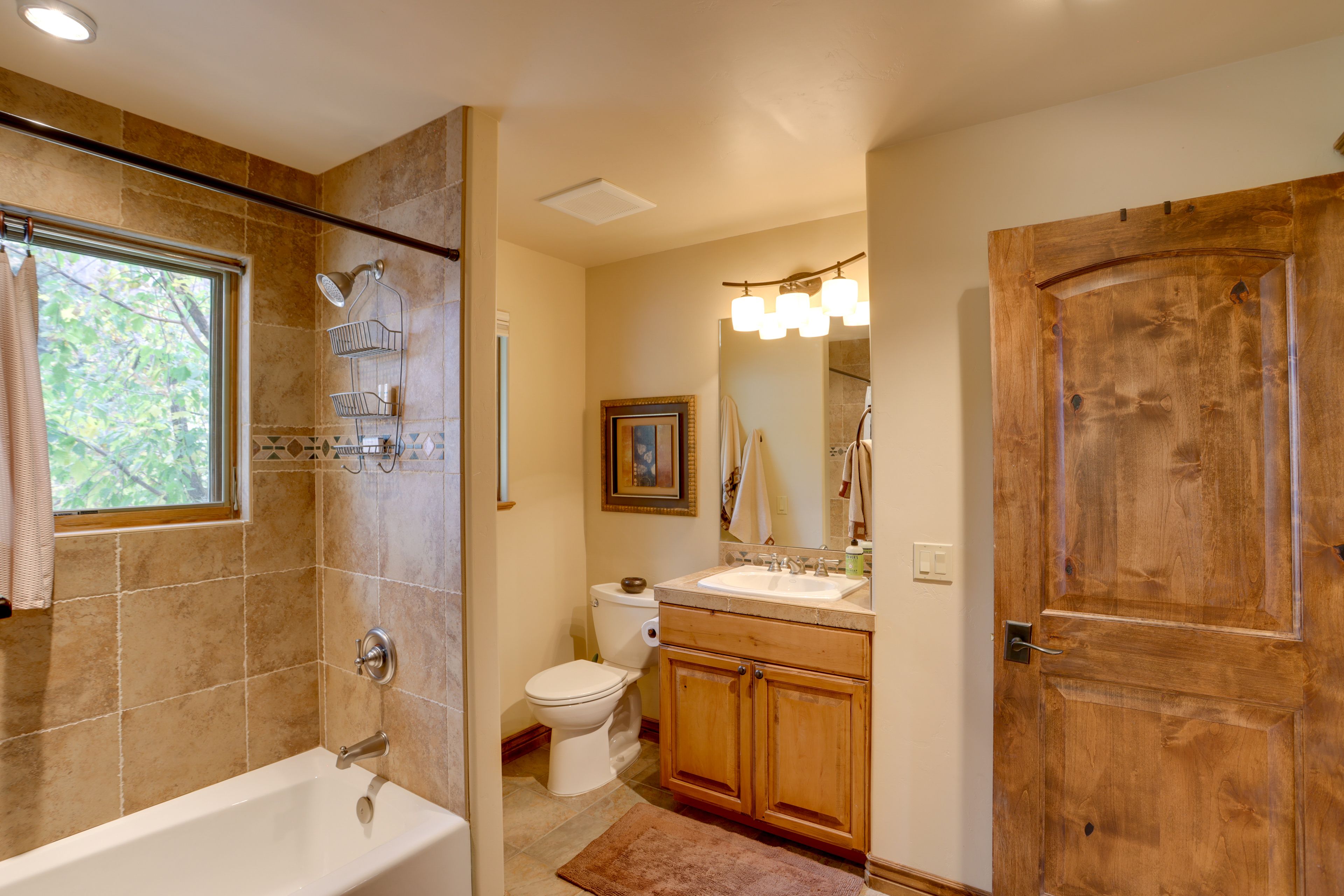 Full Bathroom | Unit 1
