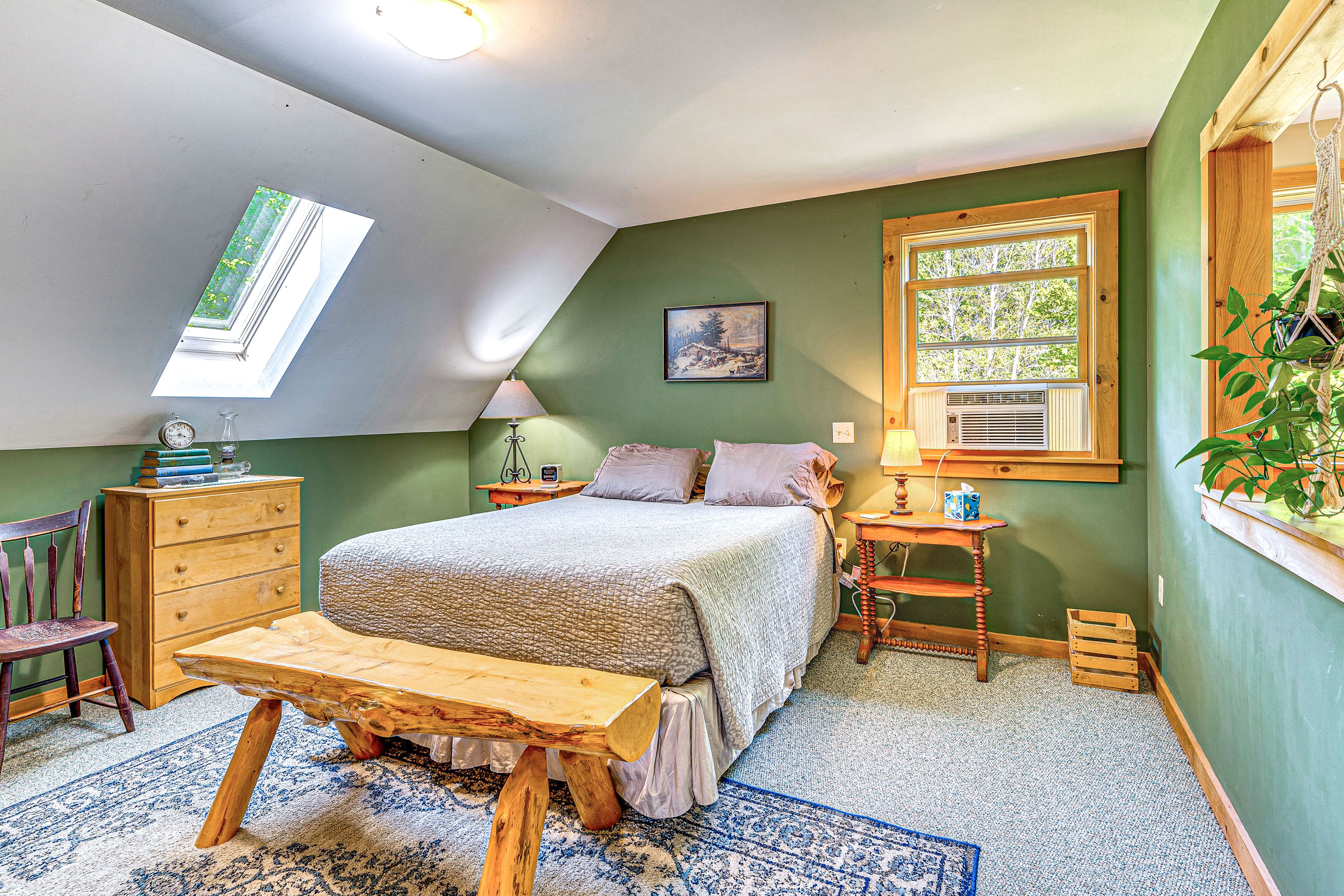 View House | Bedroom 2 | Queen Bed | 2nd Floor