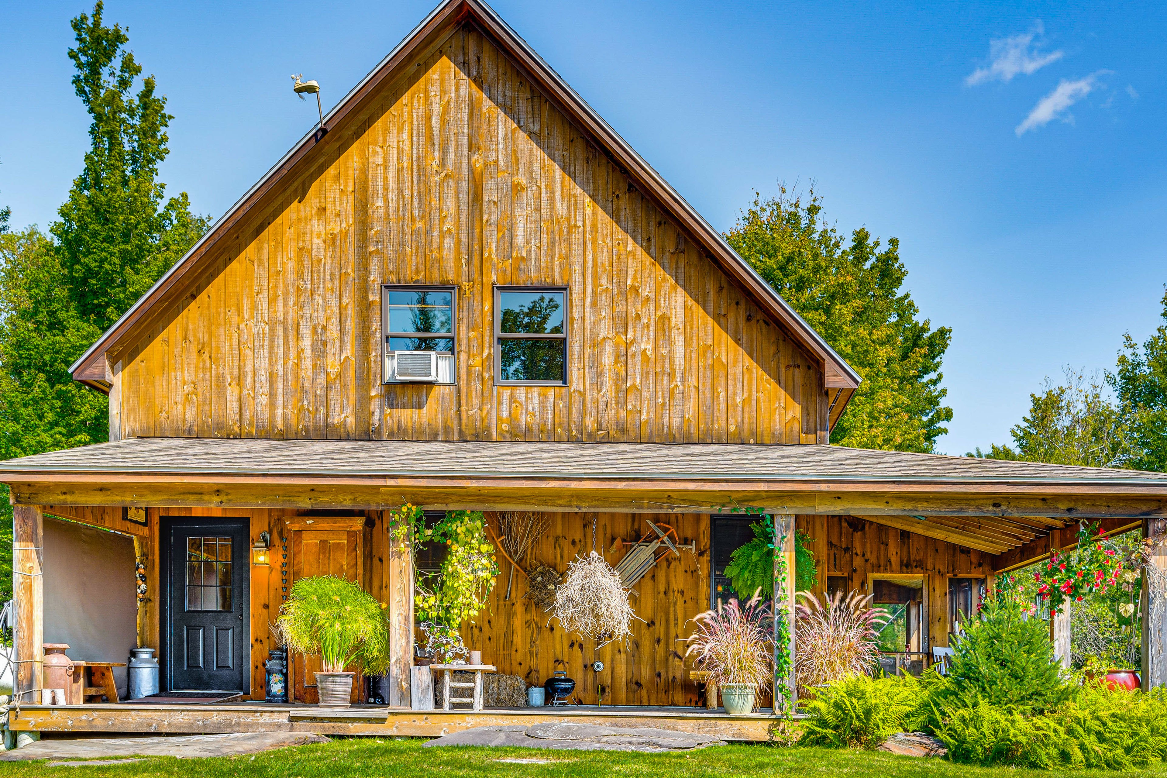 View House Exterior | 2-Story Cabin