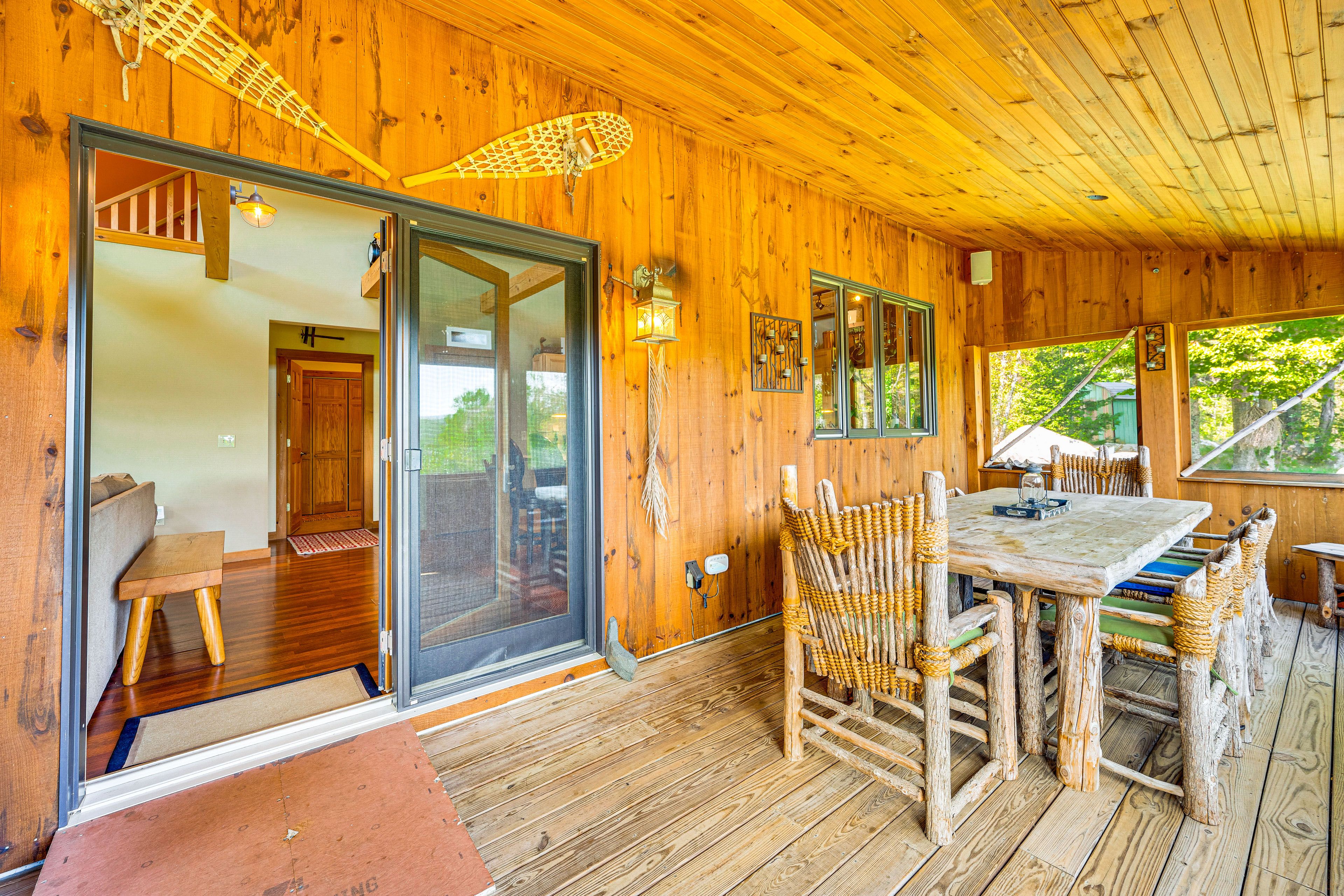 View House | Screened-In Deck