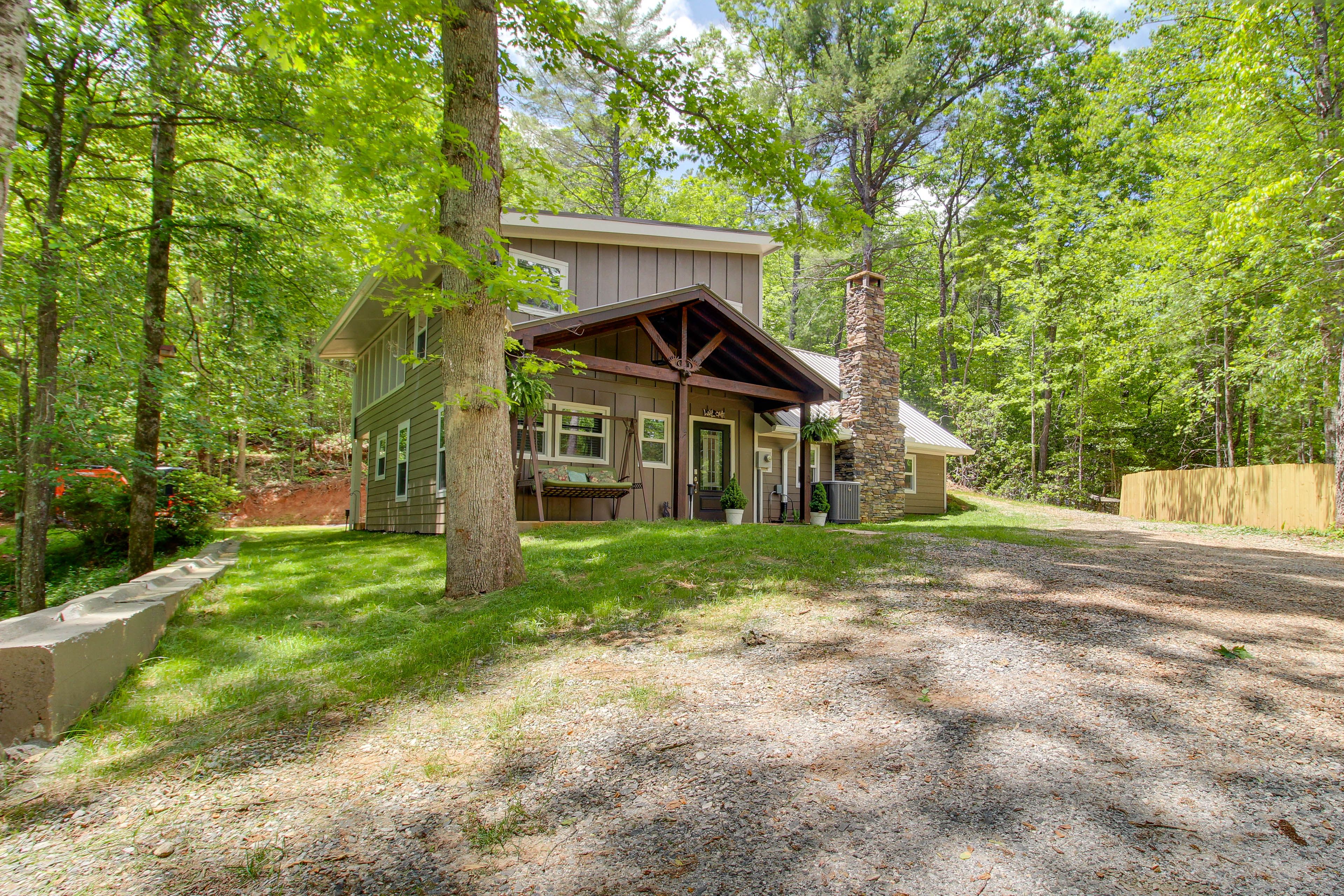 Dahlonega Vacation Rental | 2BR | 3BA | 1,750 Sq Ft