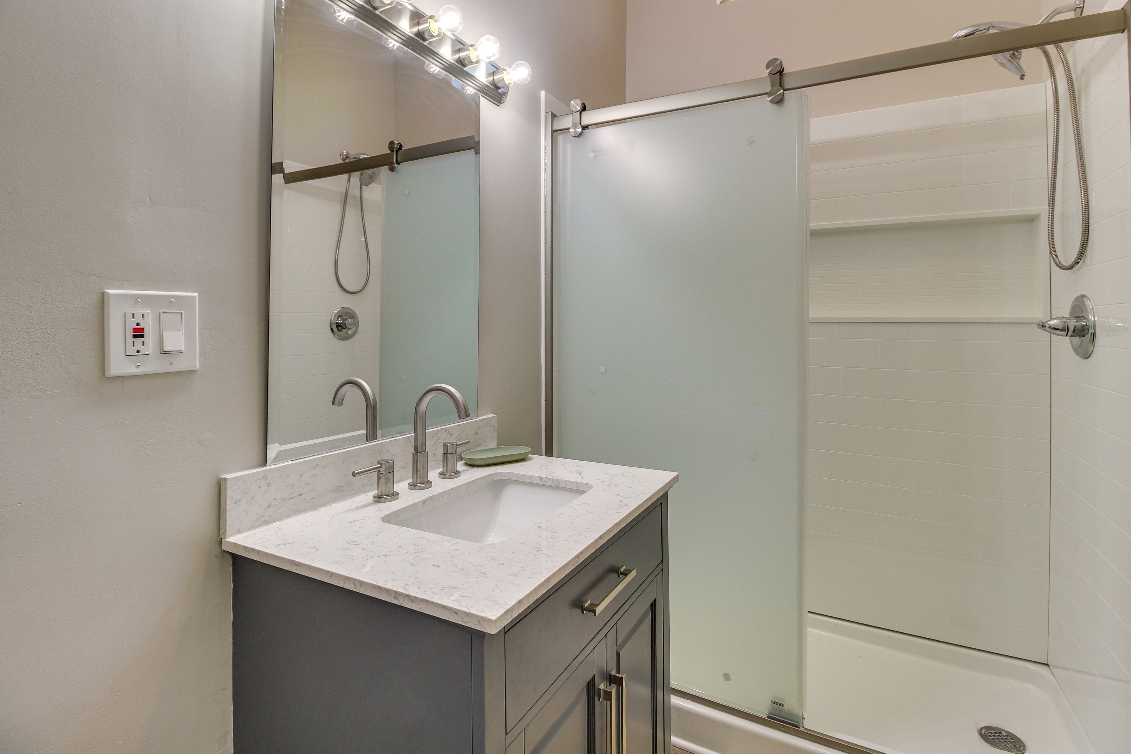 Full Bathroom | Upper Level
