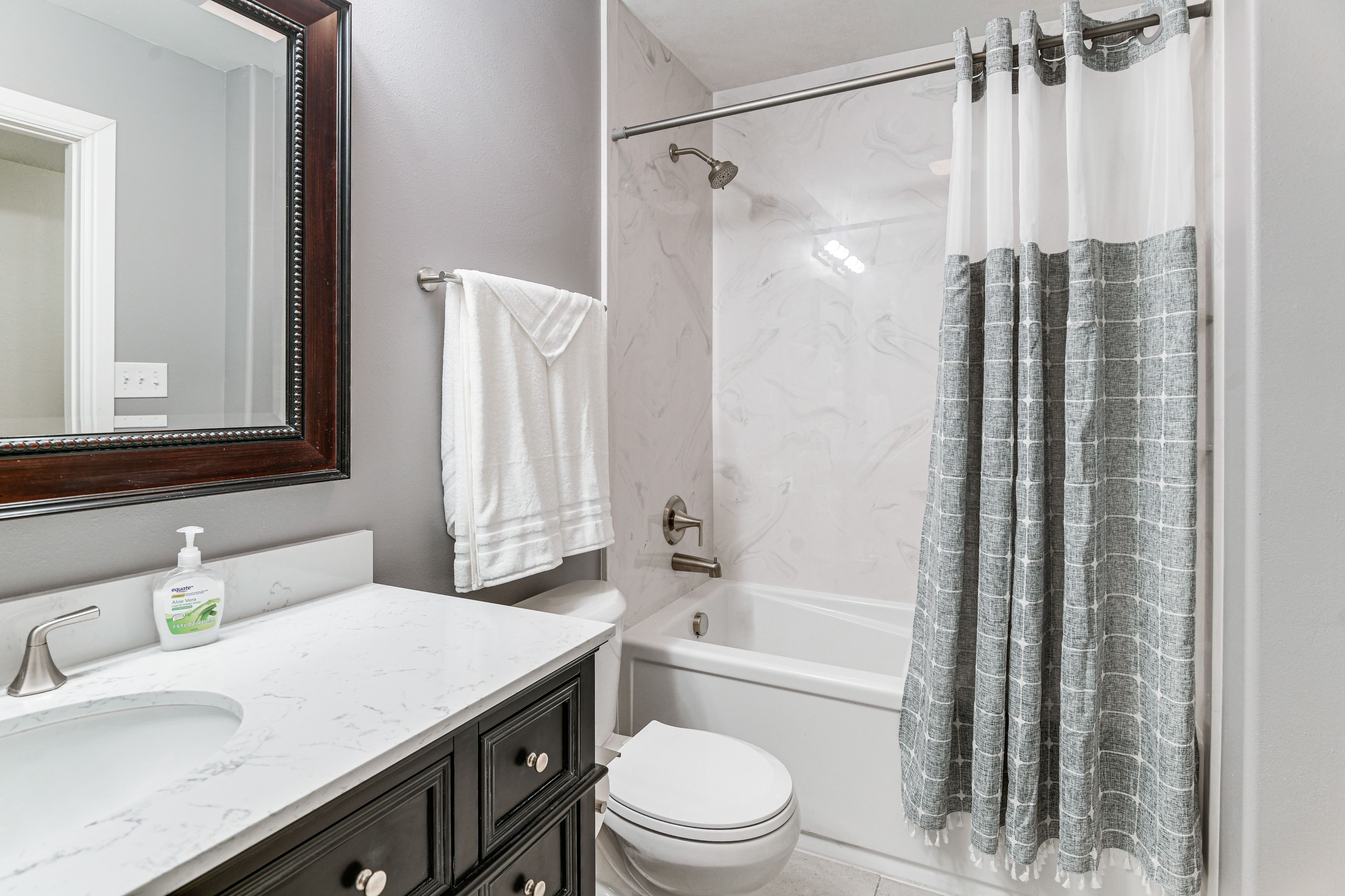 Full Bathroom | Main Level