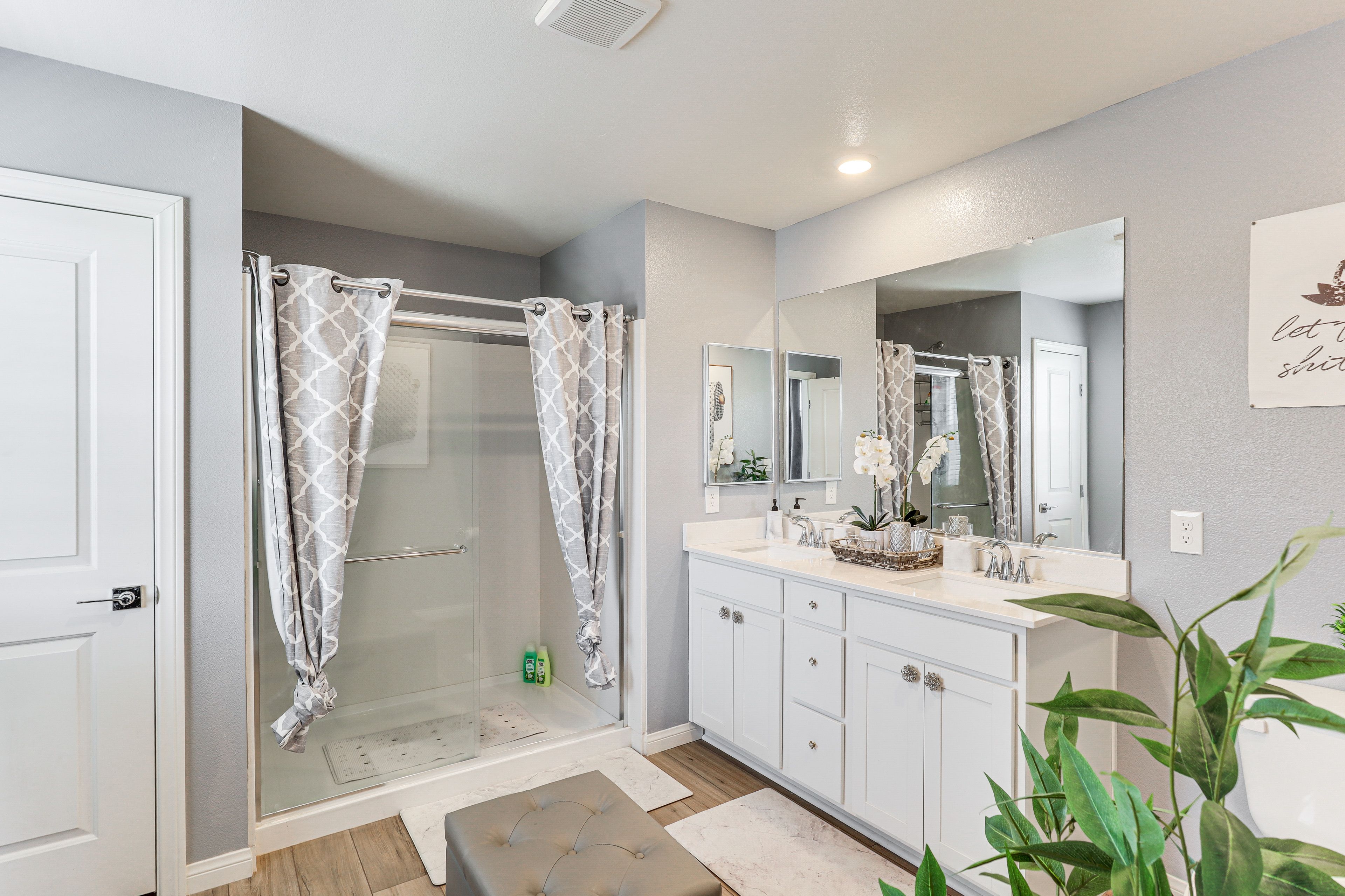 Full Bathroom | 2nd Floor