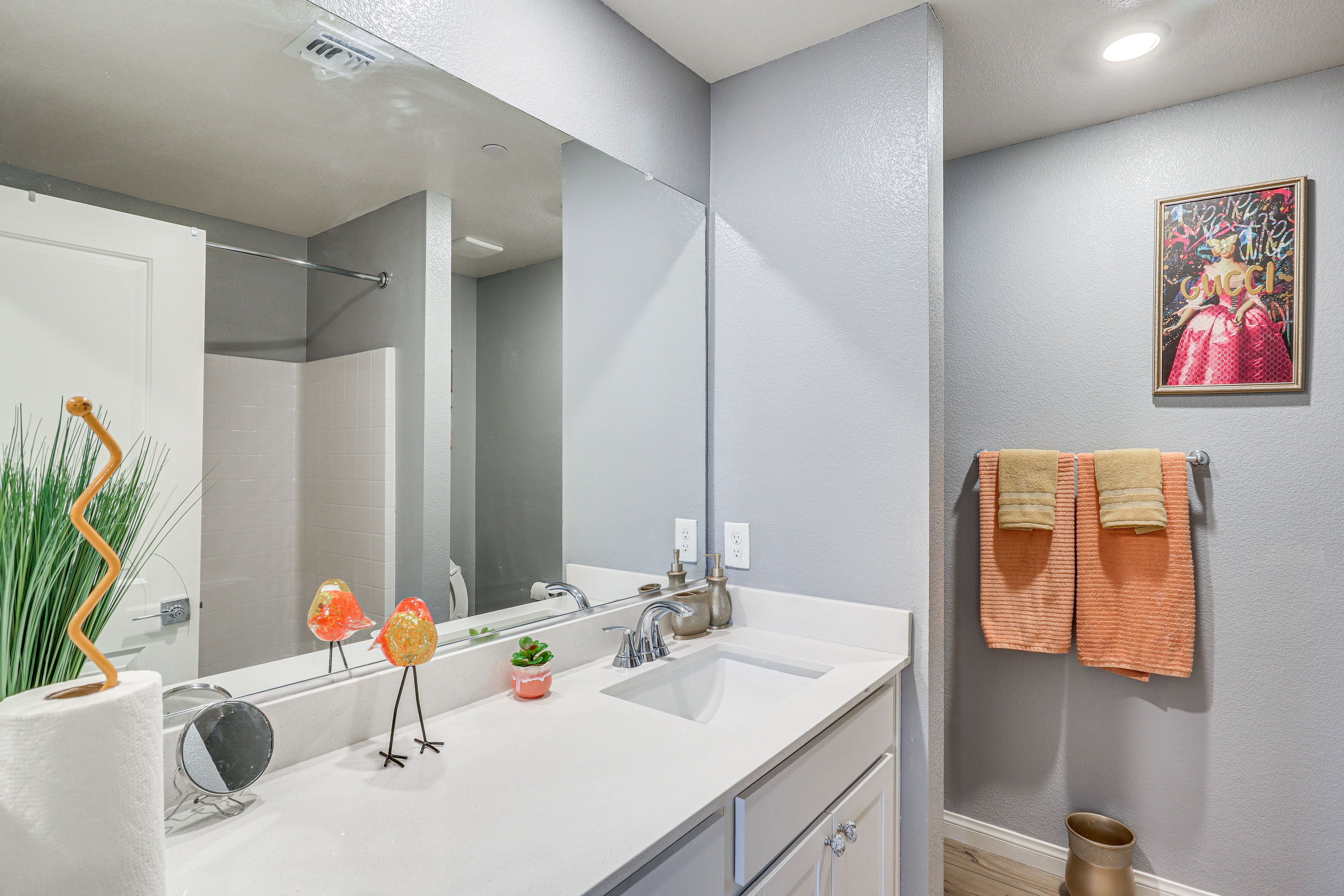 Full Bathroom | 2nd Floor