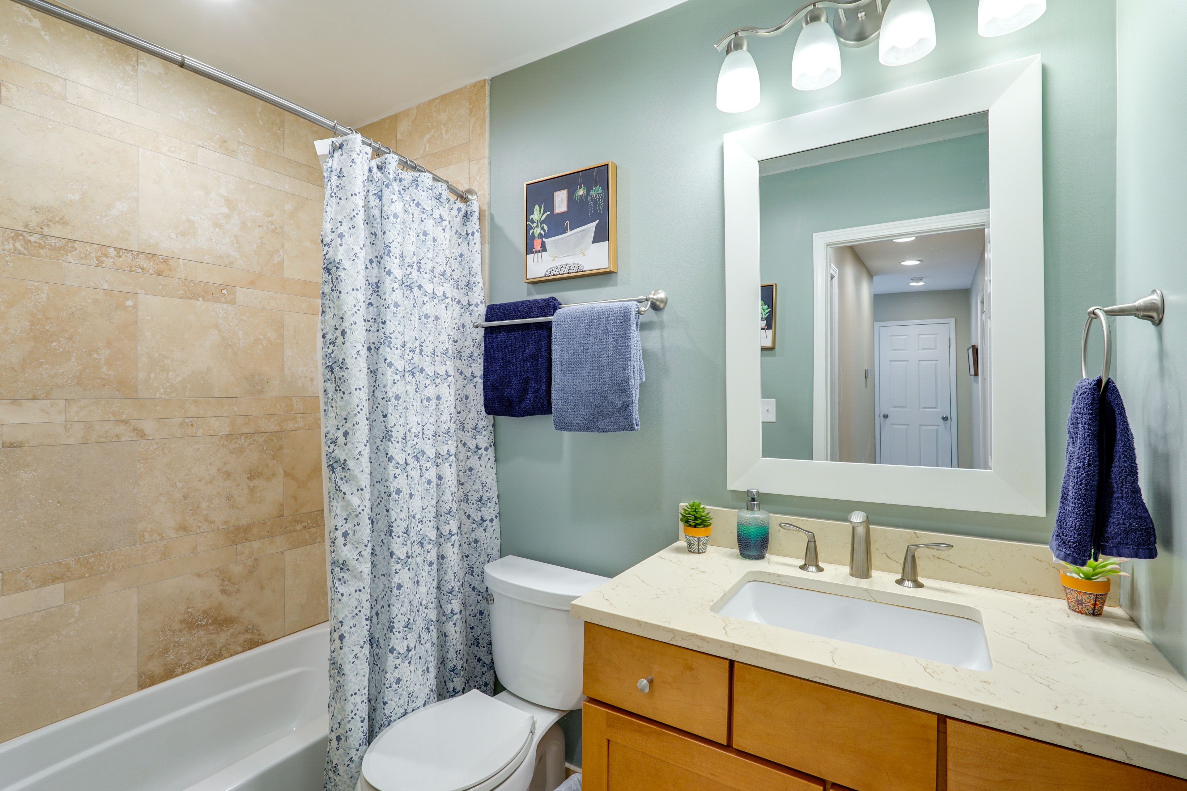 Full Bathroom | Main Level