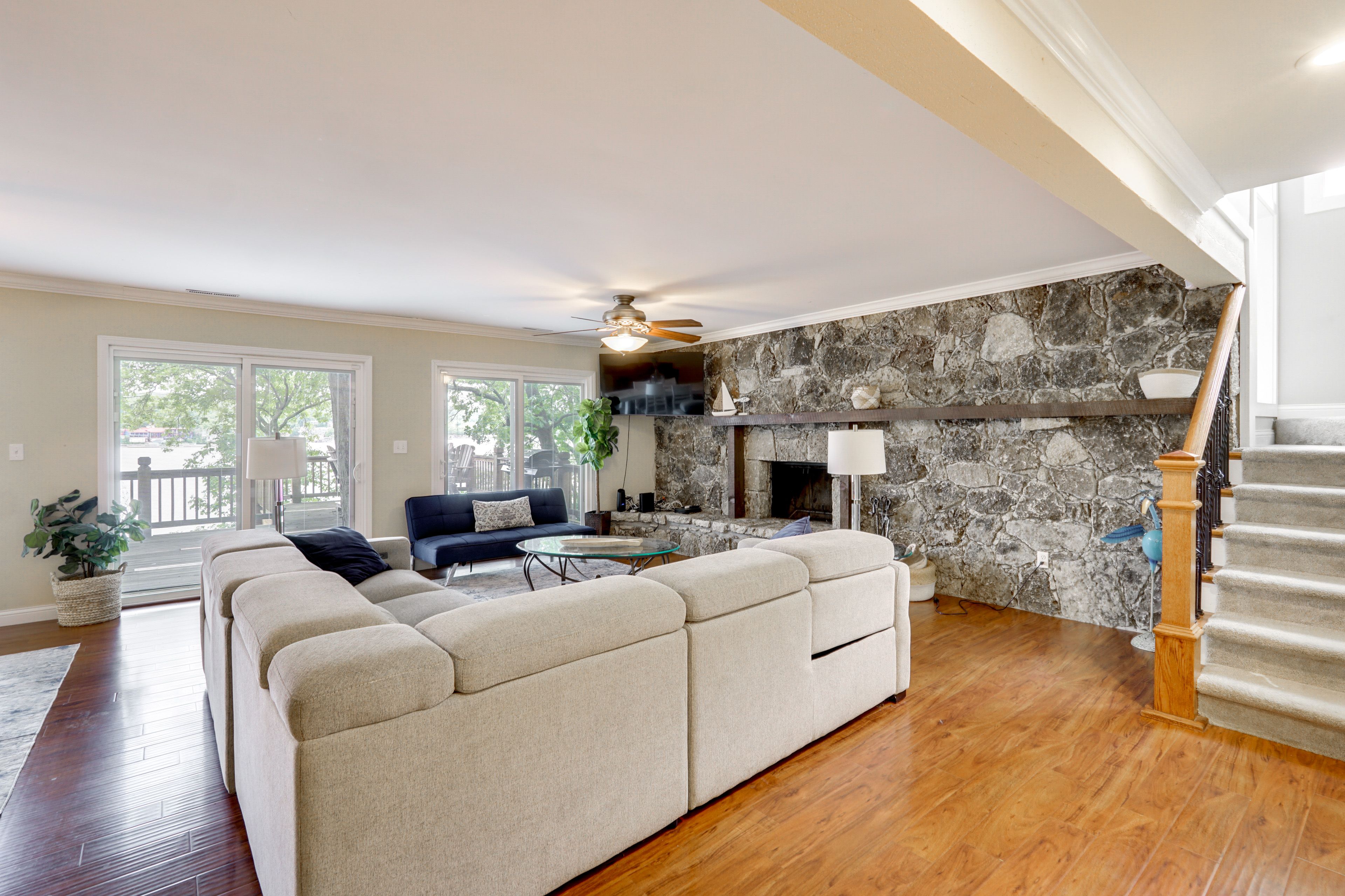 Living Room | Full Futon | Main Level