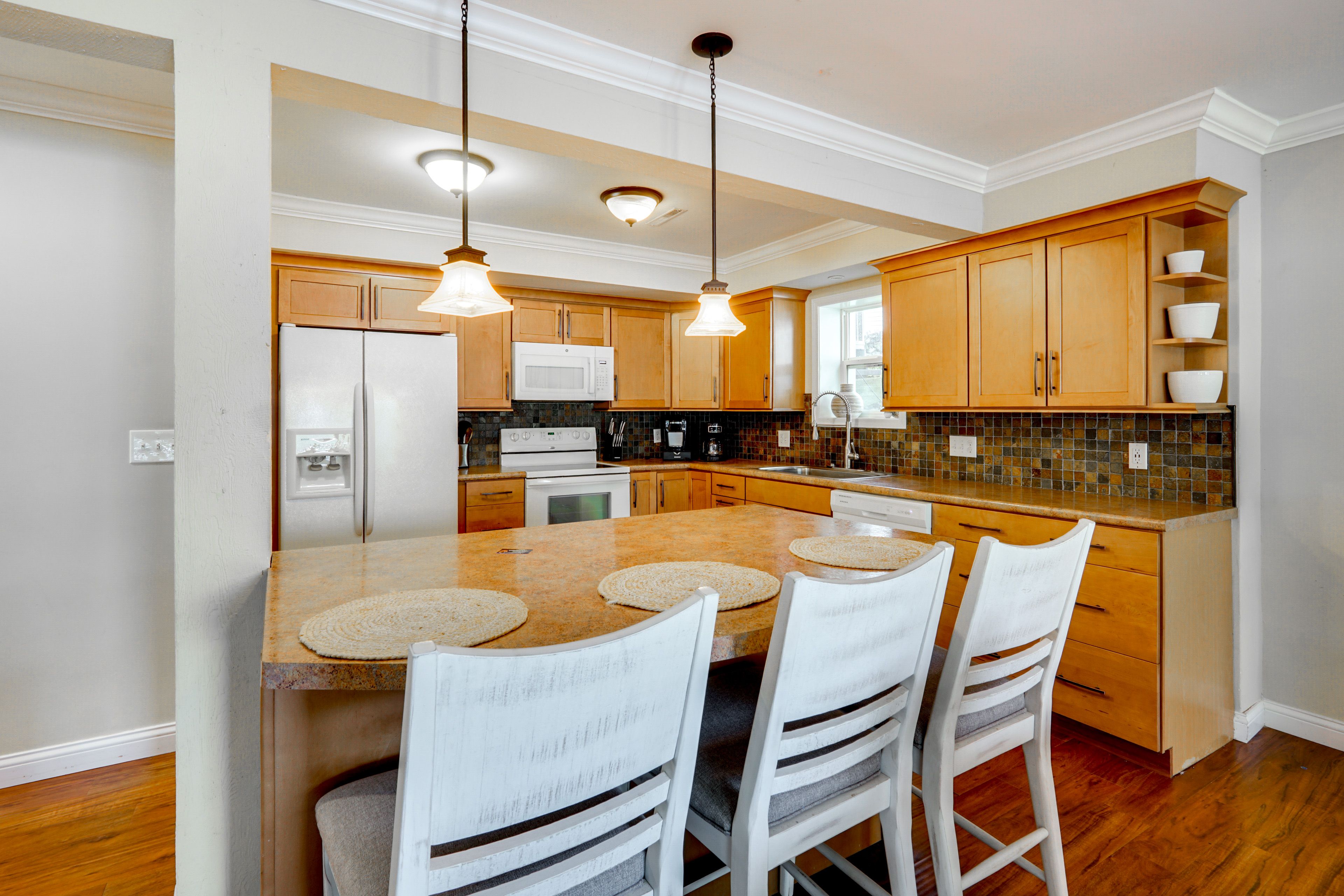 Kitchen | Main Level