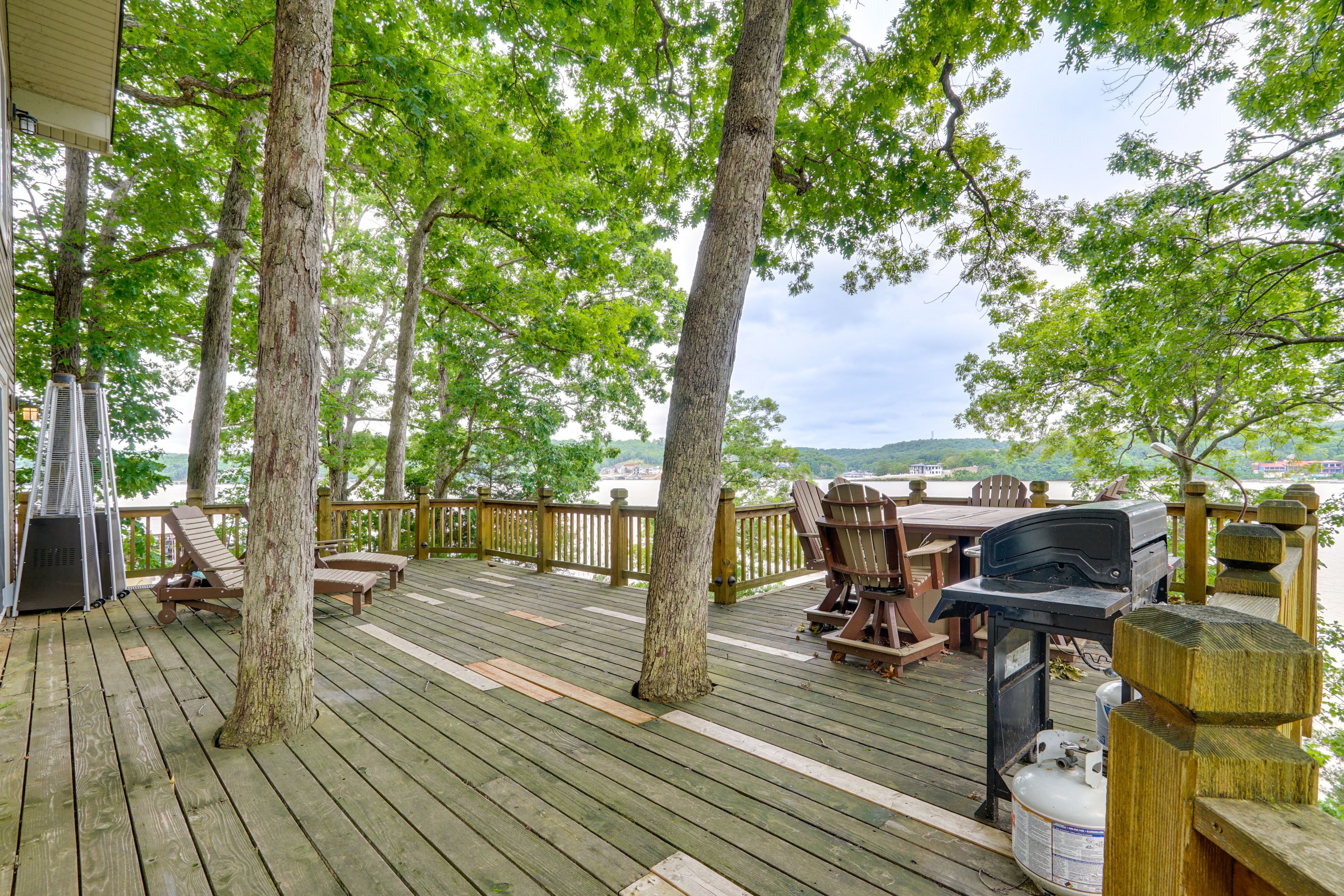 Furnished Deck