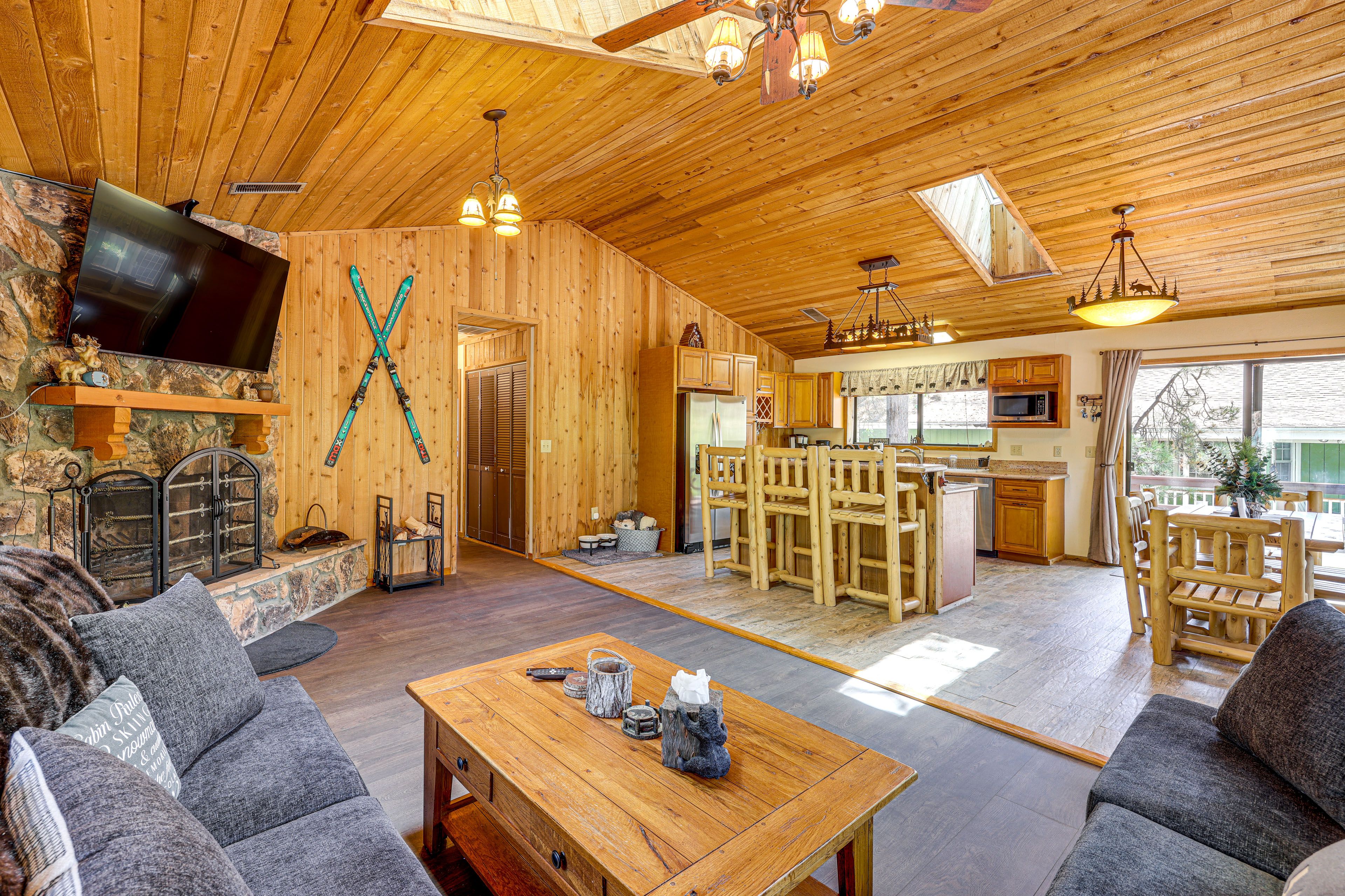 Big Bear Lake Vacation Rental | 2BR | 2BA | 1,120 Sq Ft | Steps to Enter