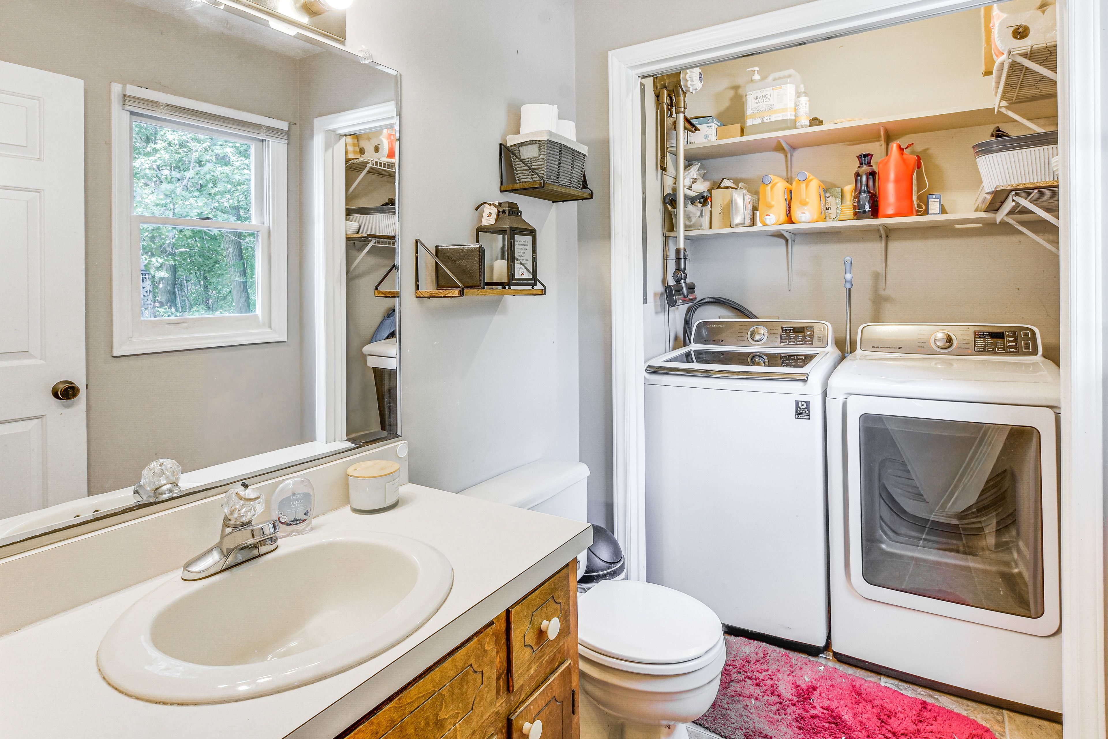 Half Bathroom | 1st Floor