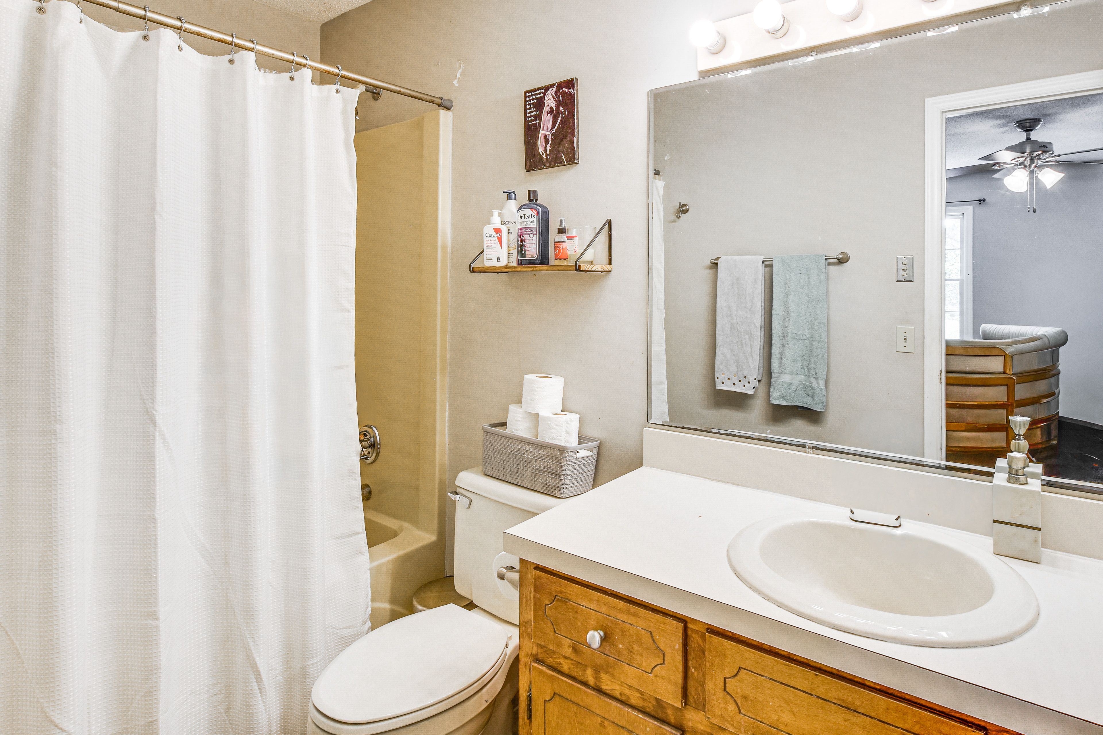 Full Bathroom | 1st Floor