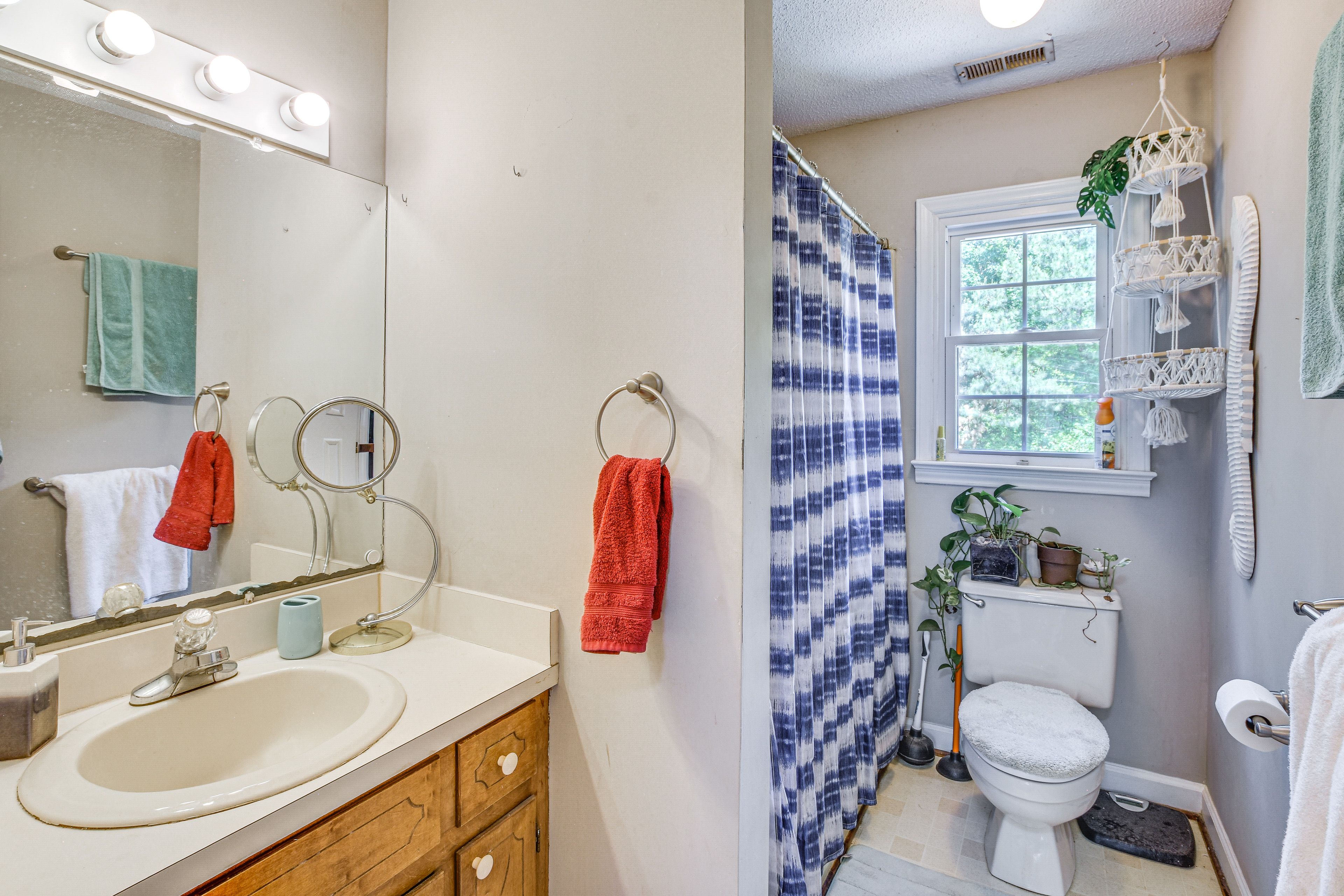 Full Bathroom | 2nd Floor