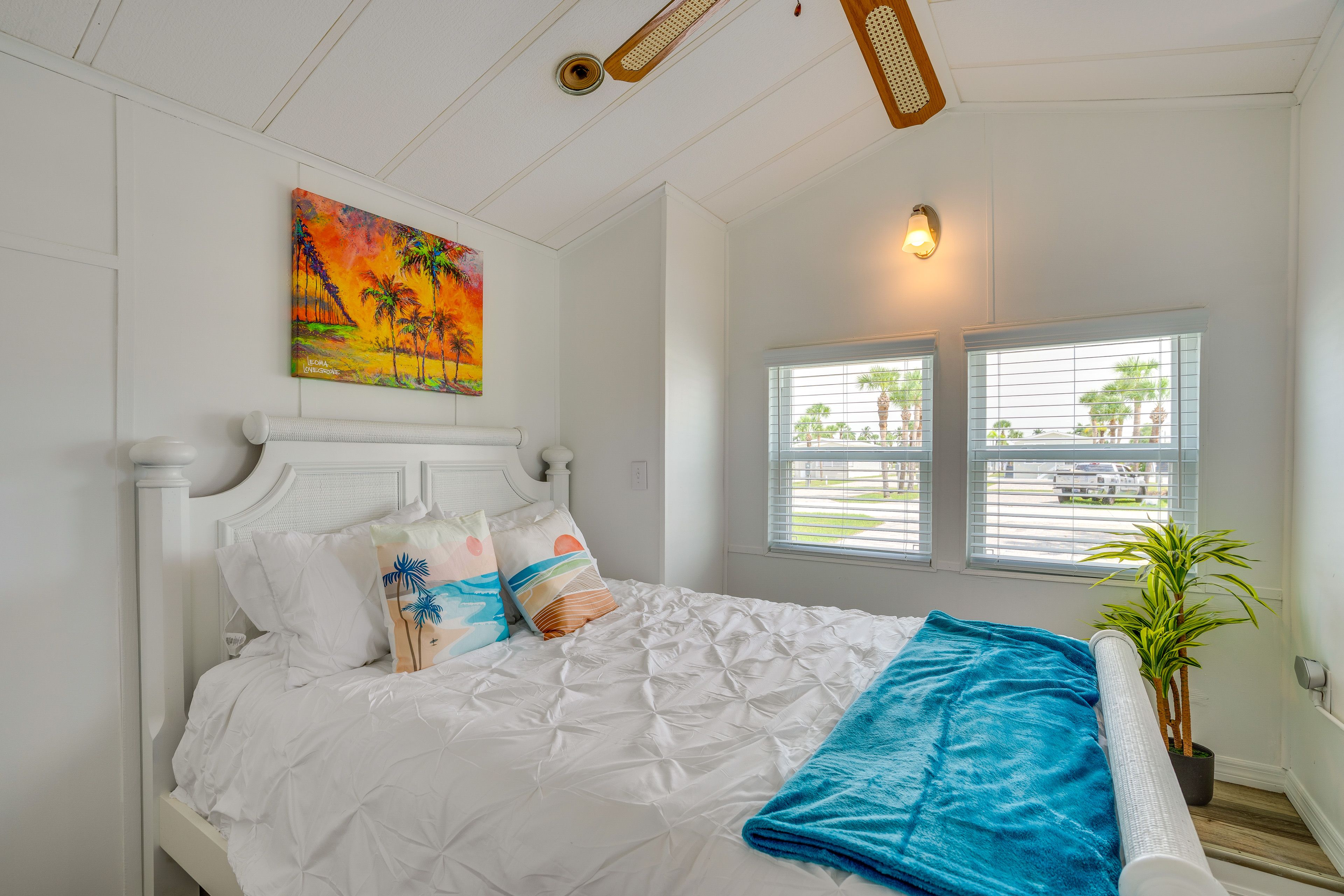 Bedroom | Queen Bed