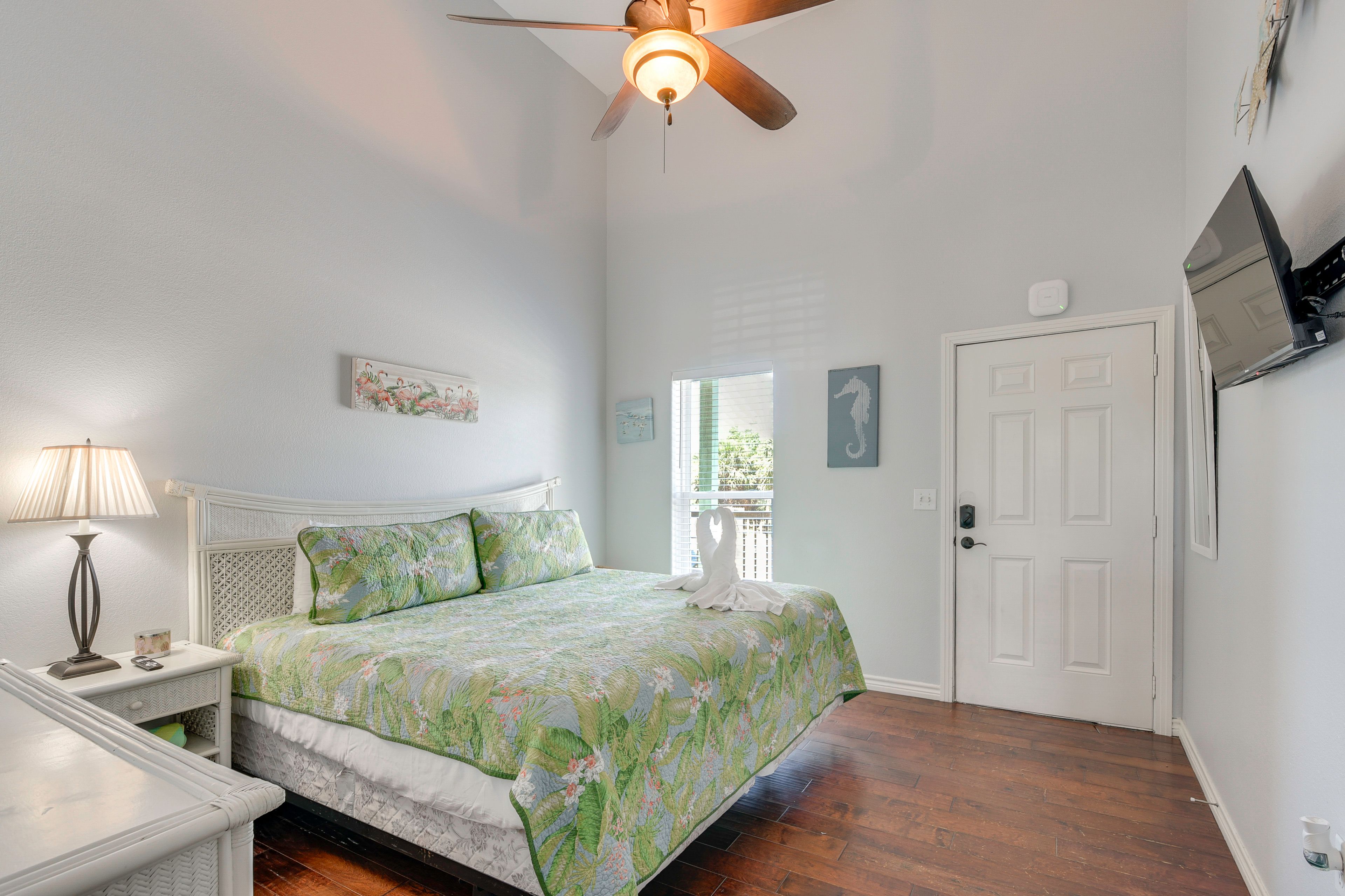 Bedroom | King Bed